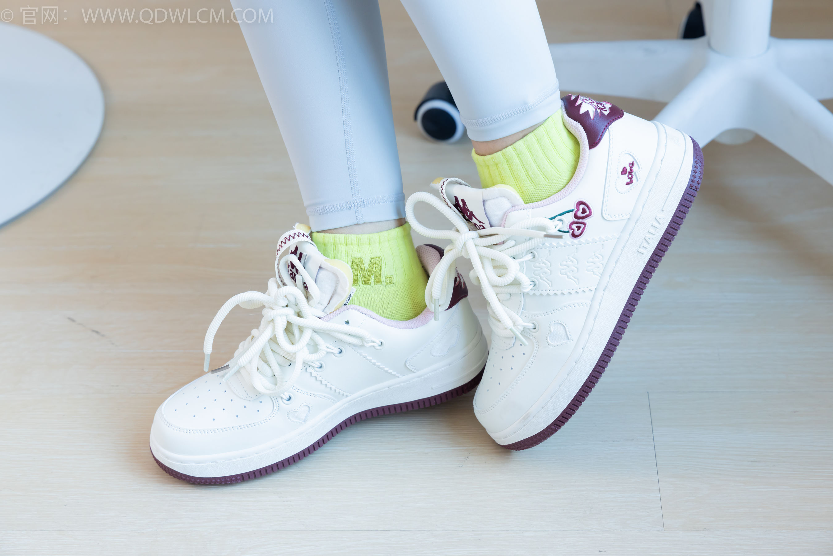 物恋传媒 No.2254 岚岚 -瑜伽裤、板鞋、两双棉袜/(160P)