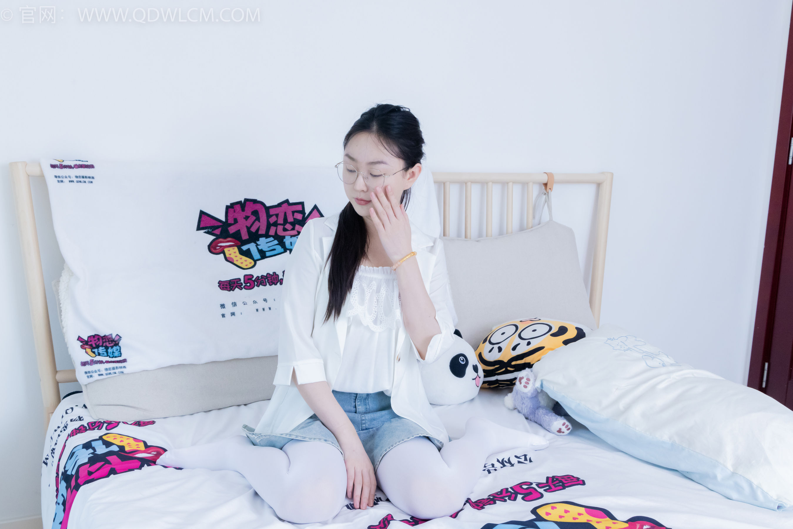 物恋传媒 No.2246 美兔 -皮鞋、厚白丝、皮筋绑脚老头乐挠脚剧情/(150P)