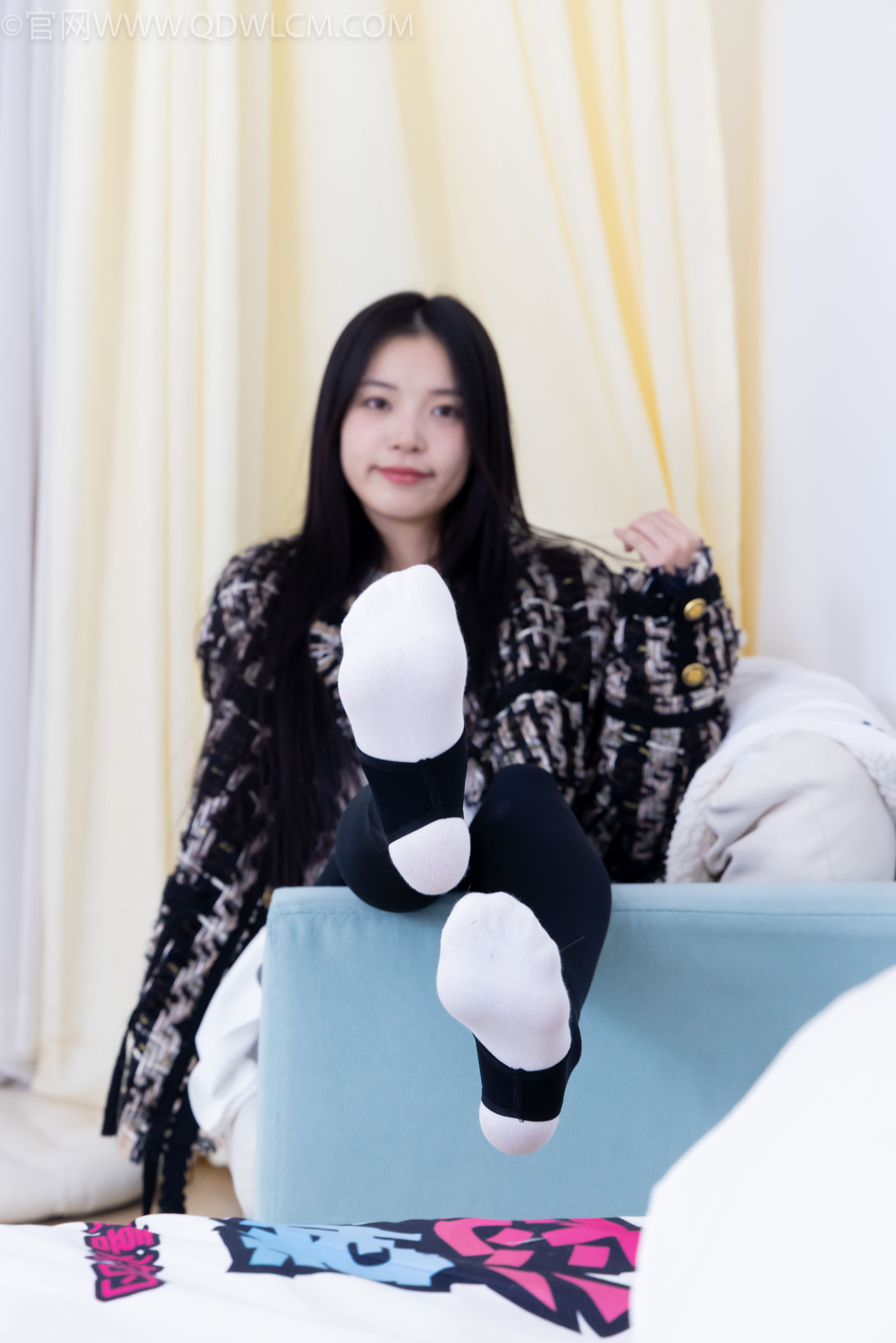 物恋传媒 No.2260 茯苓 -板鞋、黑色踩脚裤、白棉袜/(156P)