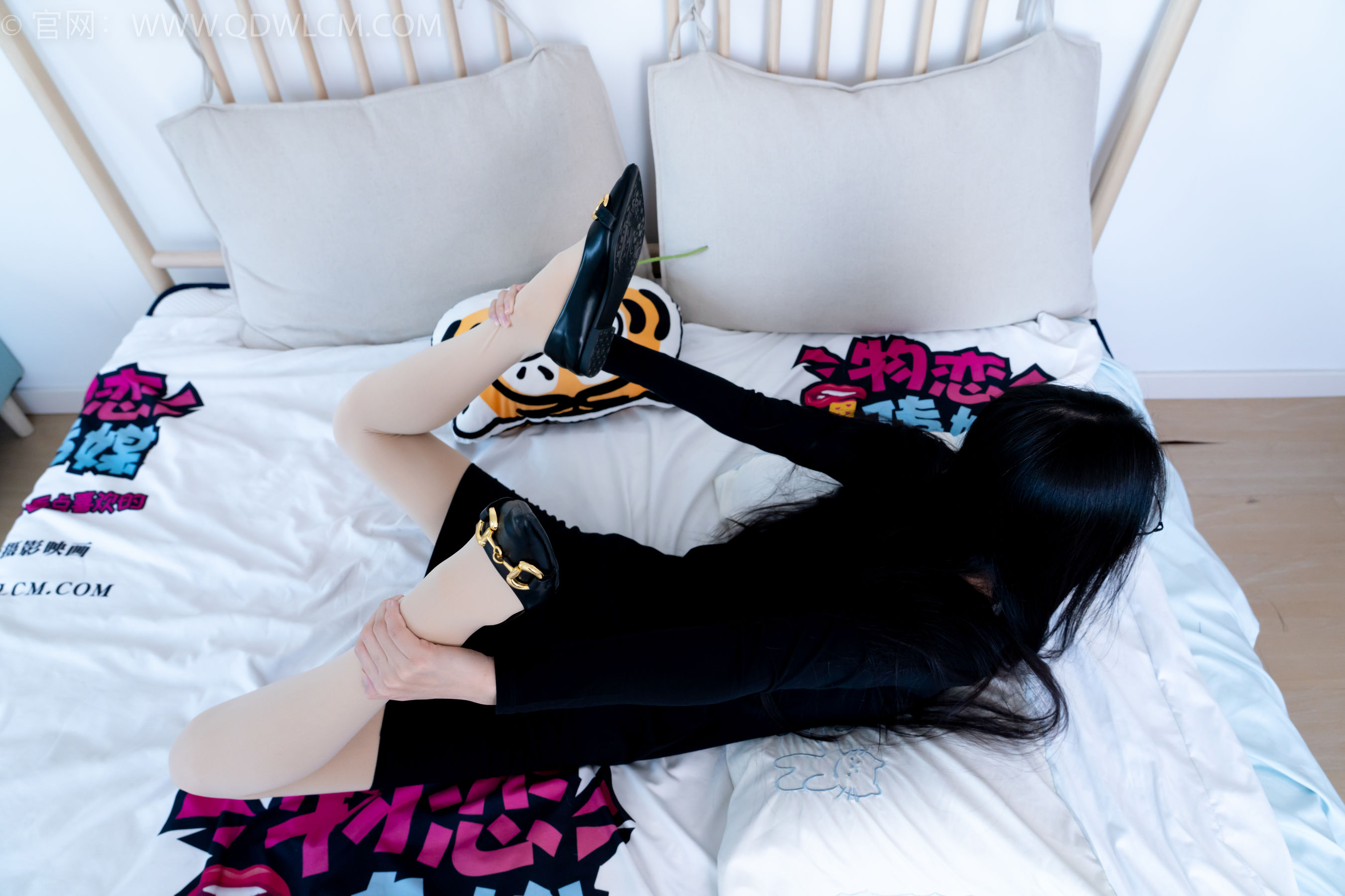 物恋传媒 No.2256 茯苓 -平底鞋、厚肉丝、厚黑丝、皮筋绑脚和挠脚心剧情/(220P)