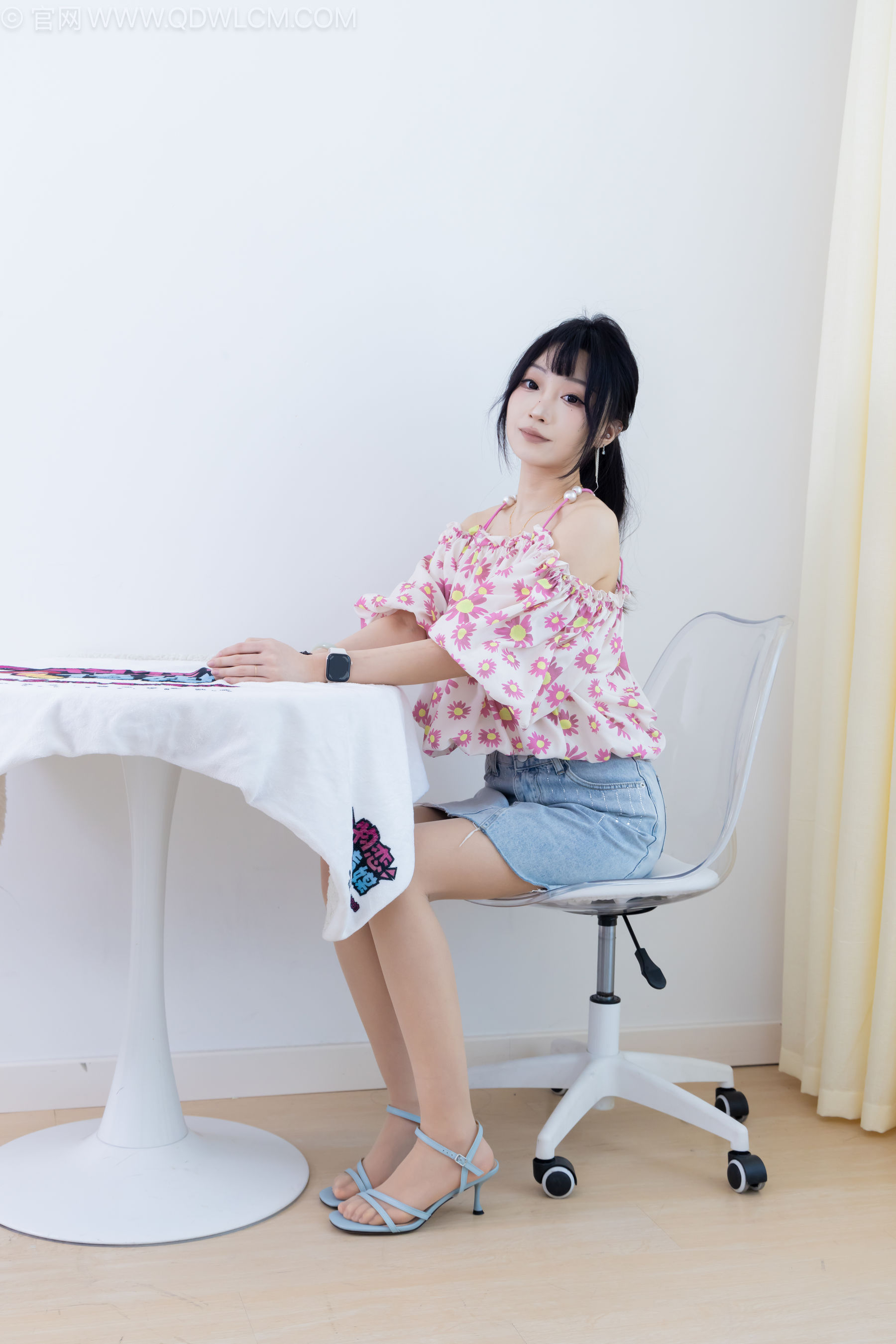 物恋传媒 No.2240 嘟嘟 -三双高跟鞋、薄肉丝、裸足、视频以超近景特写为主/(155P)