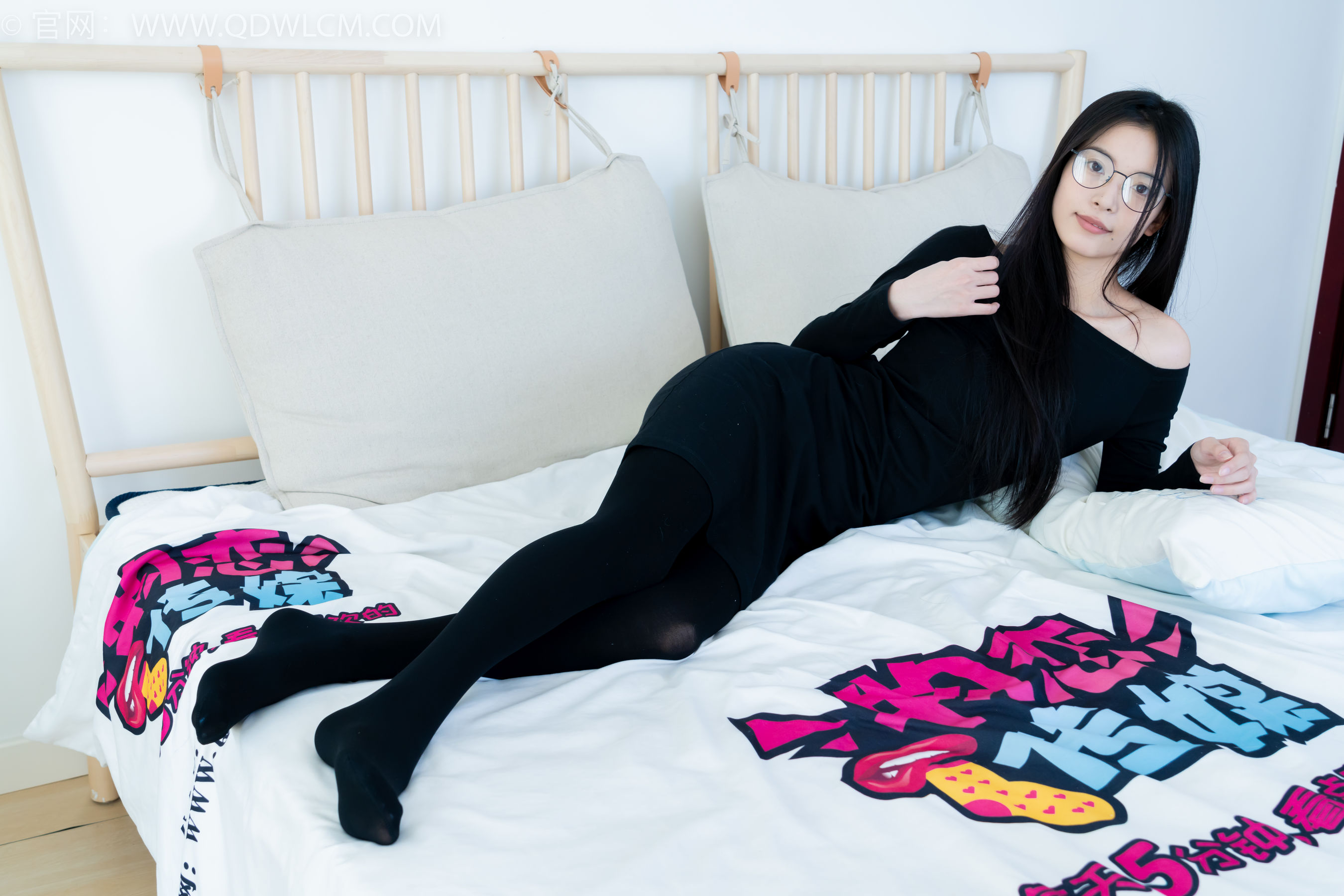 物恋传媒 No.2256 茯苓 -平底鞋、厚肉丝、厚黑丝、皮筋绑脚和挠脚心剧情/(220P)