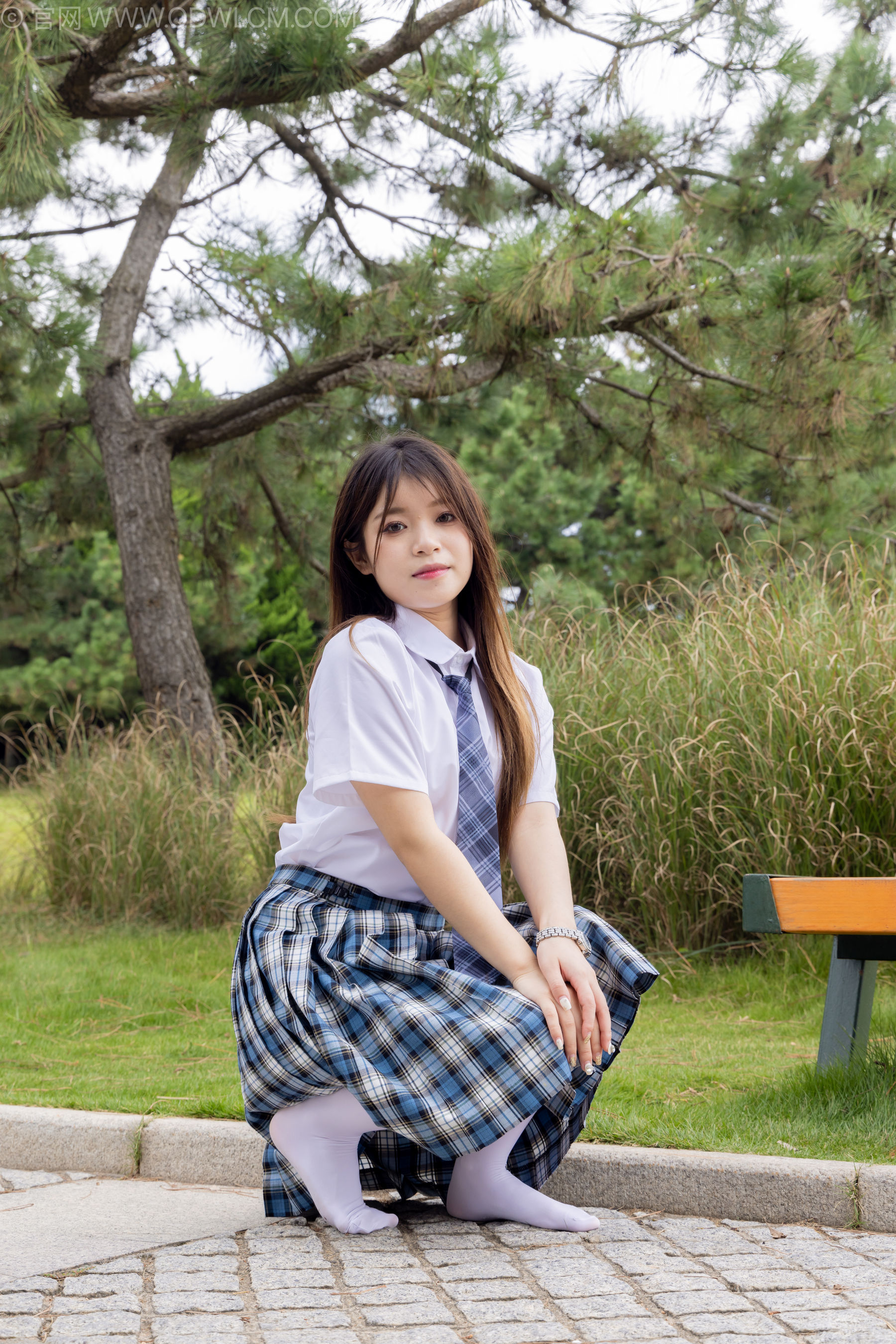 物恋传媒 No.2242 闪闪 -板鞋、厚白丝、户外草地公园沙滩脱鞋丝袜走路剧情/(155P)