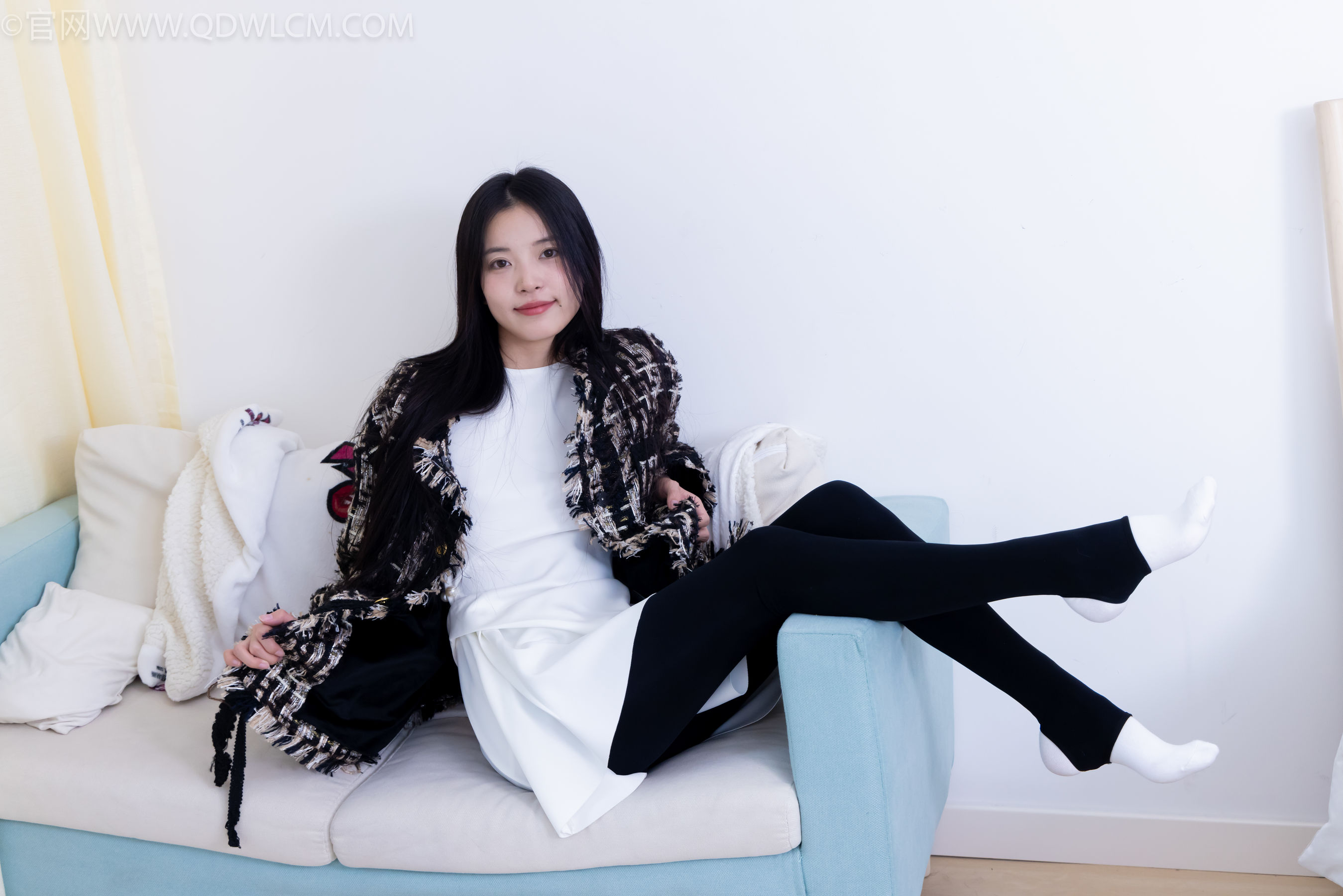 物恋传媒 No.2260 茯苓 -板鞋、黑色踩脚裤、白棉袜/(156P)