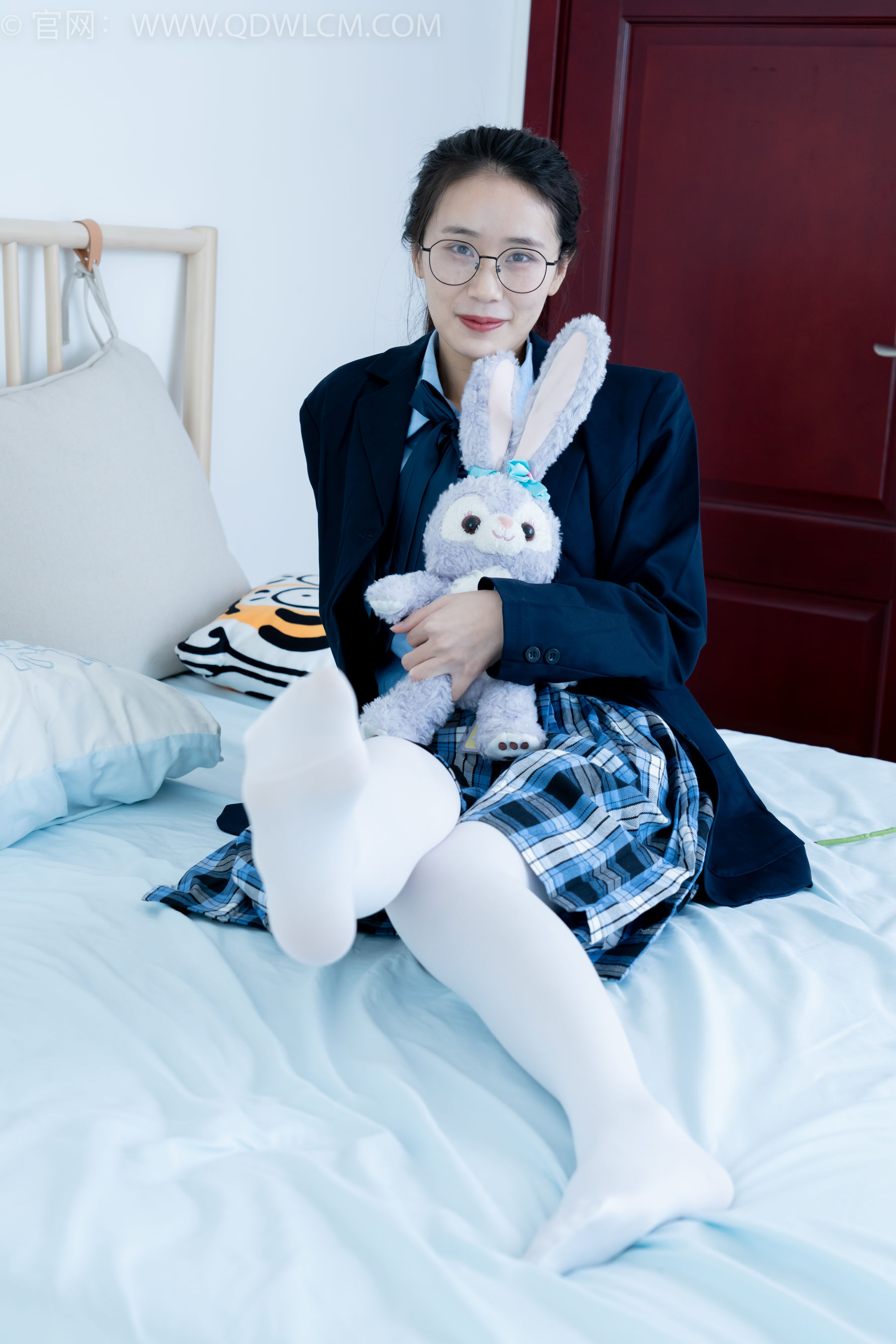 物恋传媒 No.2244 菜菜 -皮鞋、厚白丝、jk制服、皮筋绑脚老头乐挠脚剧情/(160P)