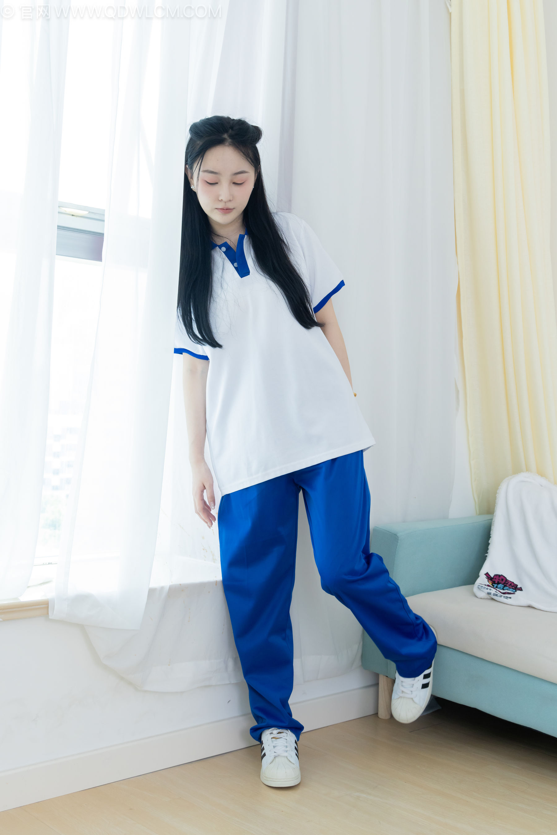 物恋传媒 No.2241 美兔 -板鞋、黑网袜、校服裤里丝/(155P)