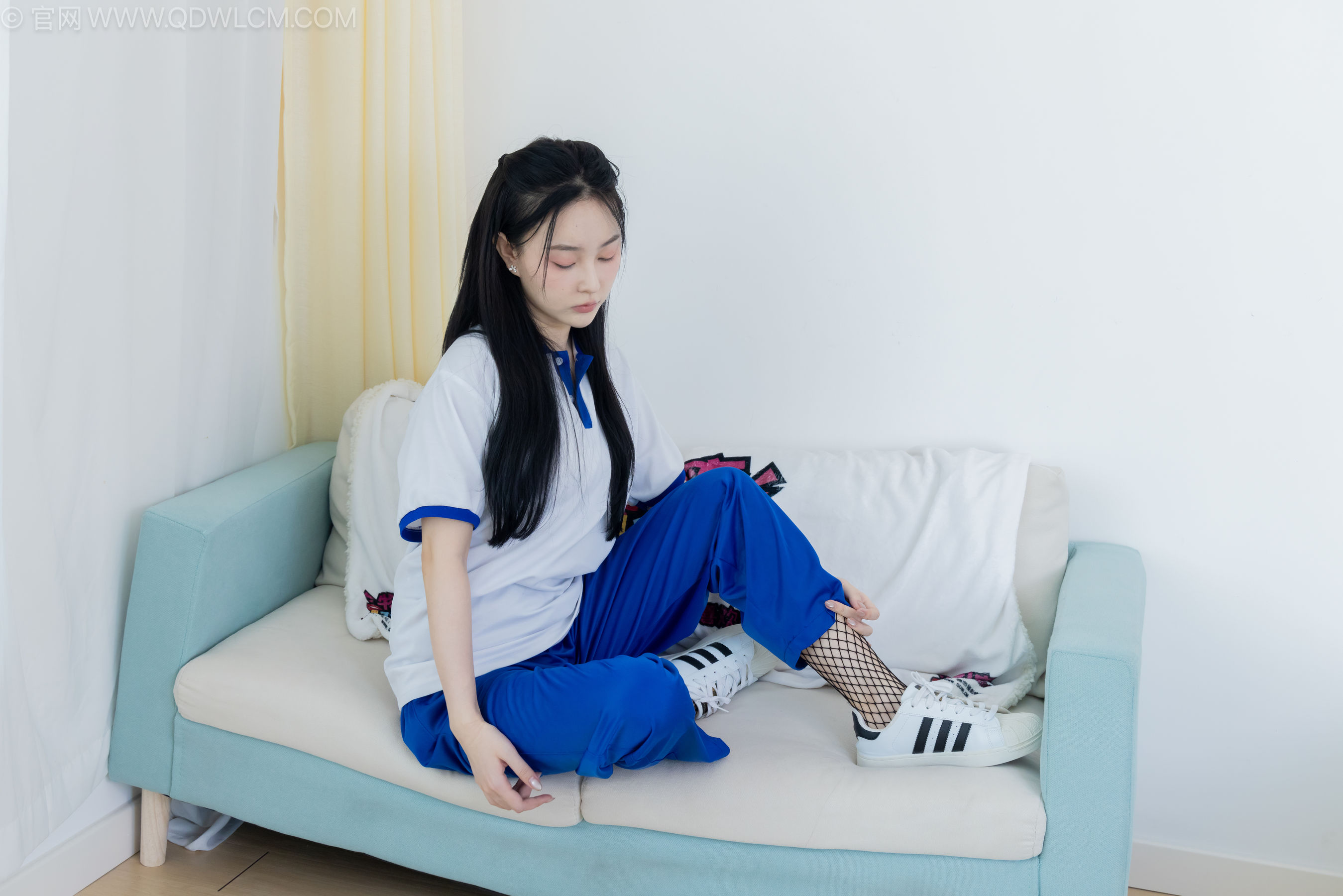 物恋传媒 No.2241 美兔 -板鞋、黑网袜、校服裤里丝/(155P)