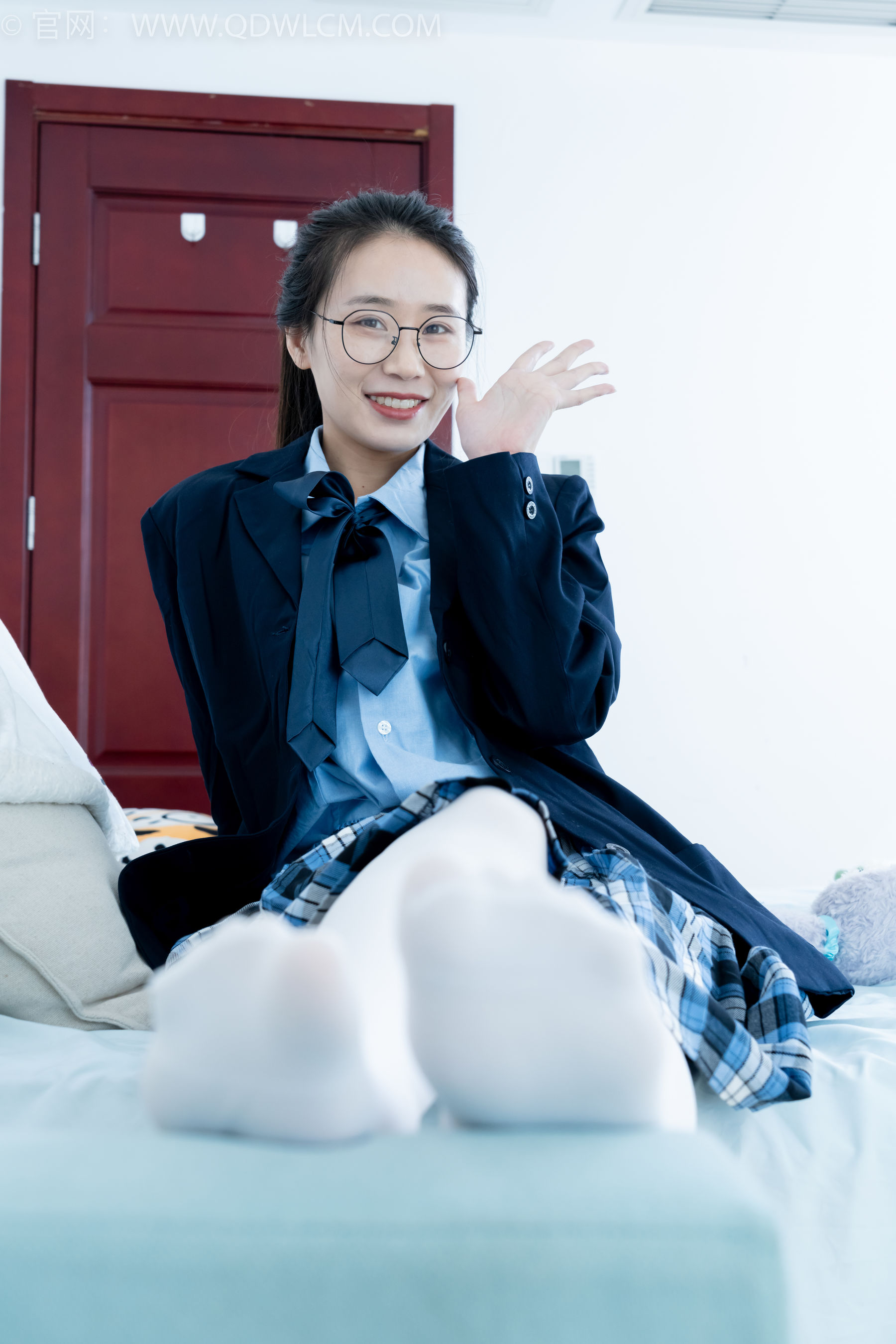 物恋传媒 No.2244 菜菜 -皮鞋、厚白丝、jk制服、皮筋绑脚老头乐挠脚剧情/(160P)