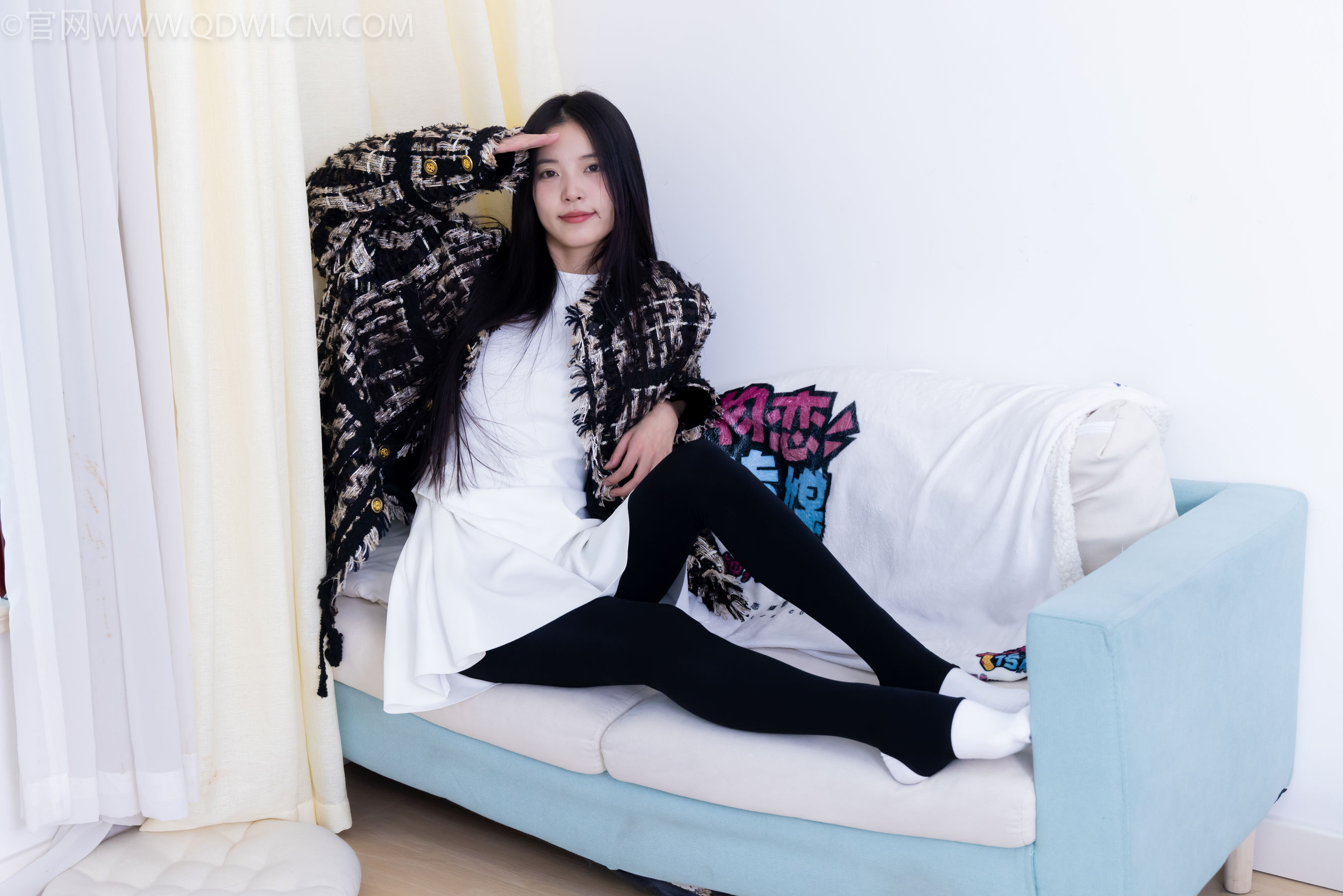 物恋传媒 No.2260 茯苓 -板鞋、黑色踩脚裤、白棉袜/(156P)