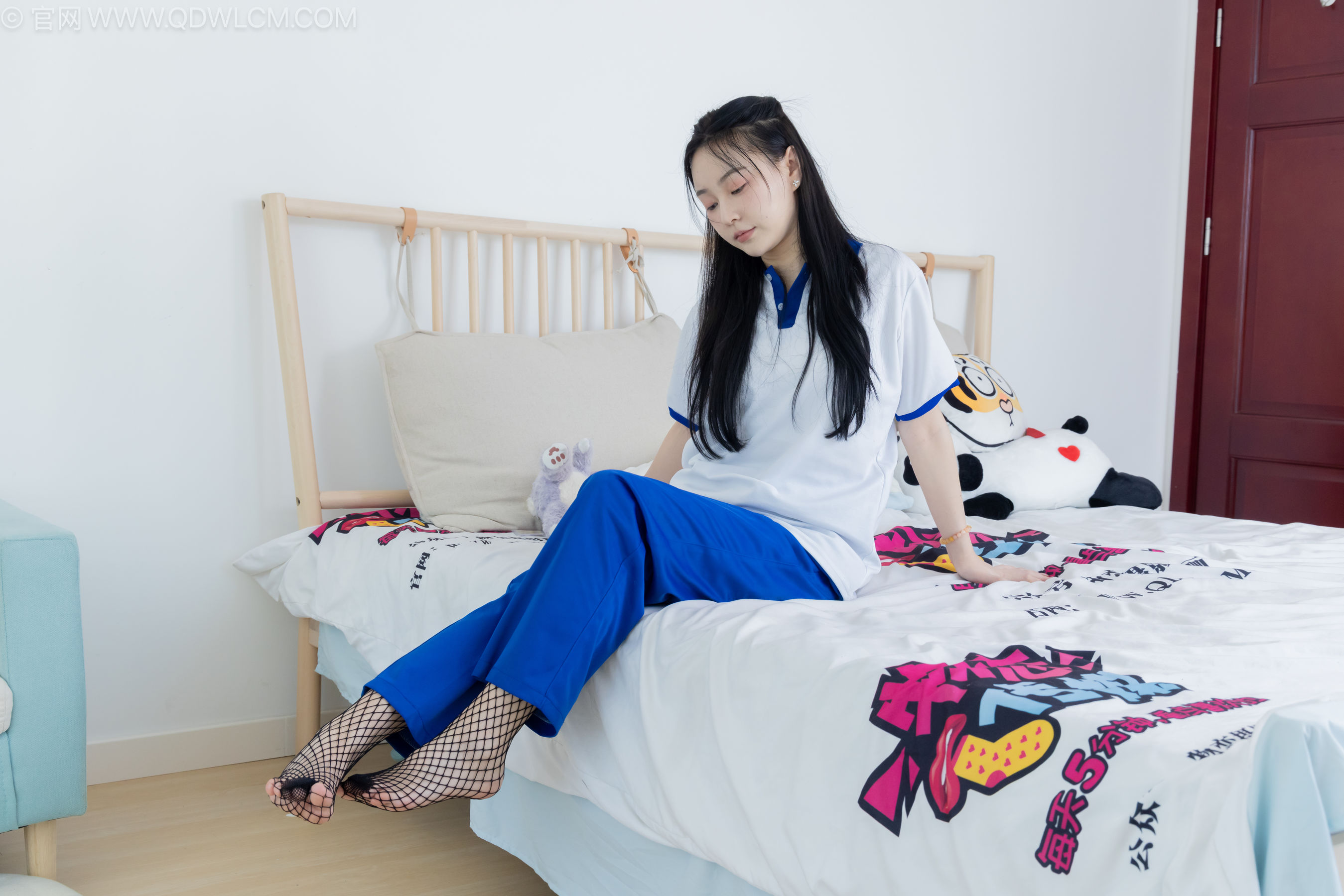 物恋传媒 No.2241 美兔 -板鞋、黑网袜、校服裤里丝/(155P)