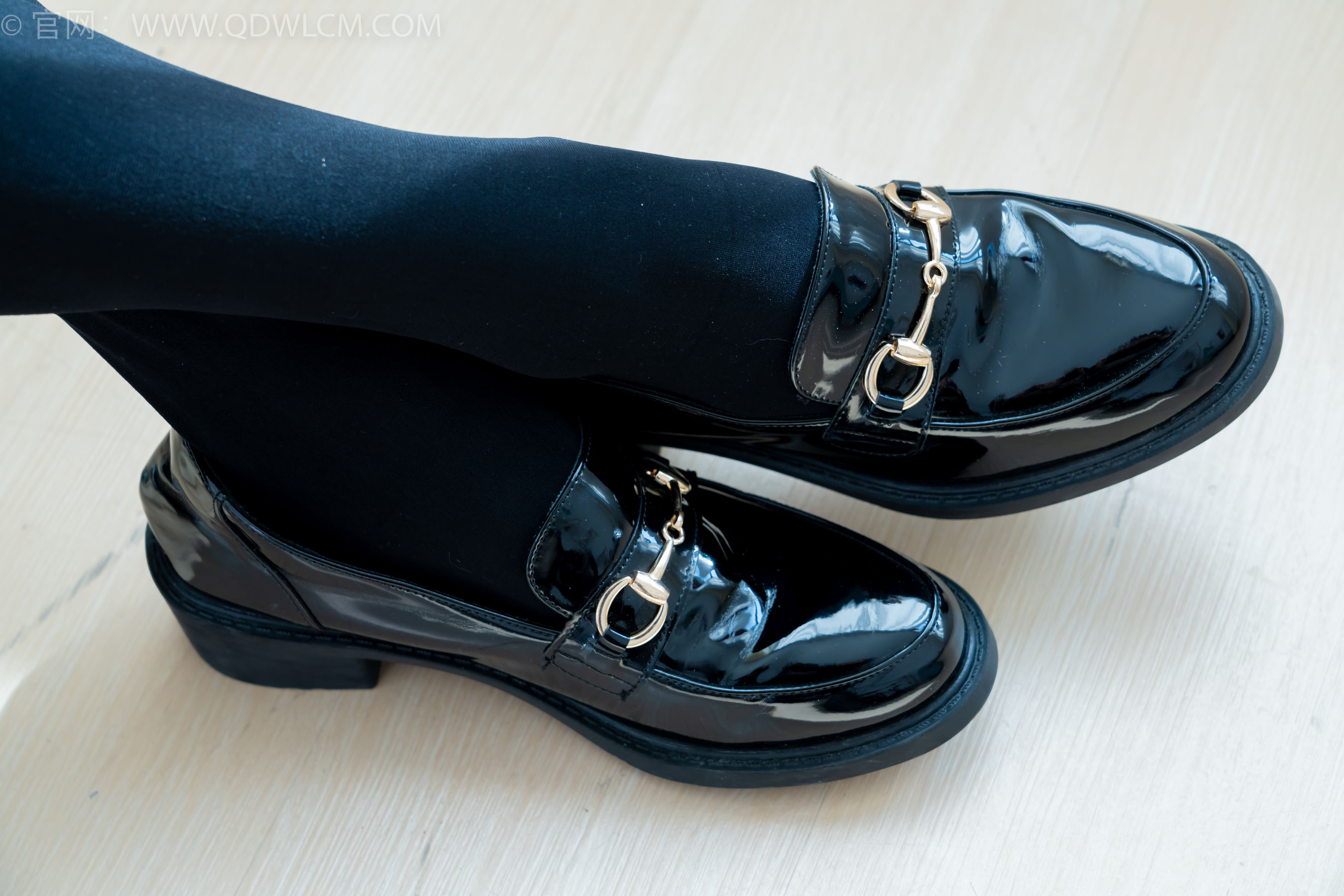 物恋传媒 No.2256 茯苓 -平底鞋、厚肉丝、厚黑丝、皮筋绑脚和挠脚心剧情/(220P)