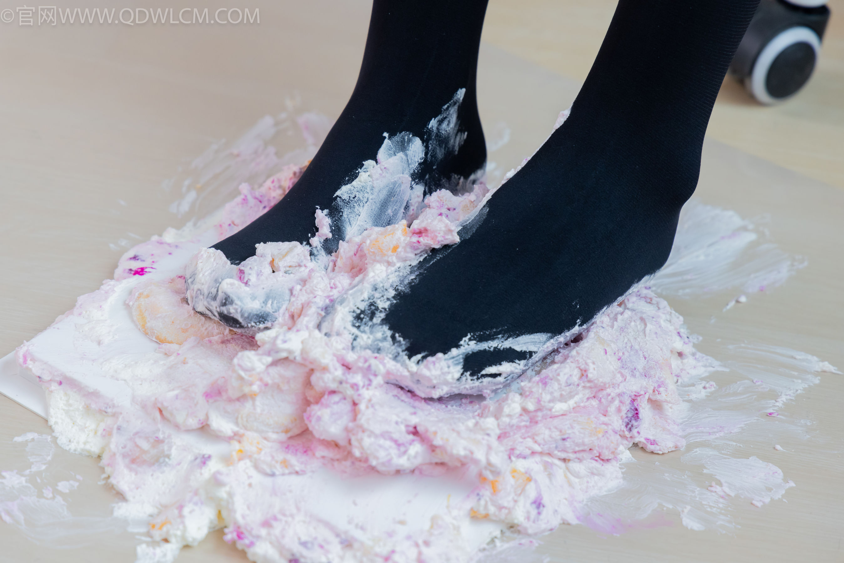 物恋传媒 No.2265 恬恬 -平底鞋、厚黑丝、厚黑丝踩奶油蛋糕剧情/(157P)