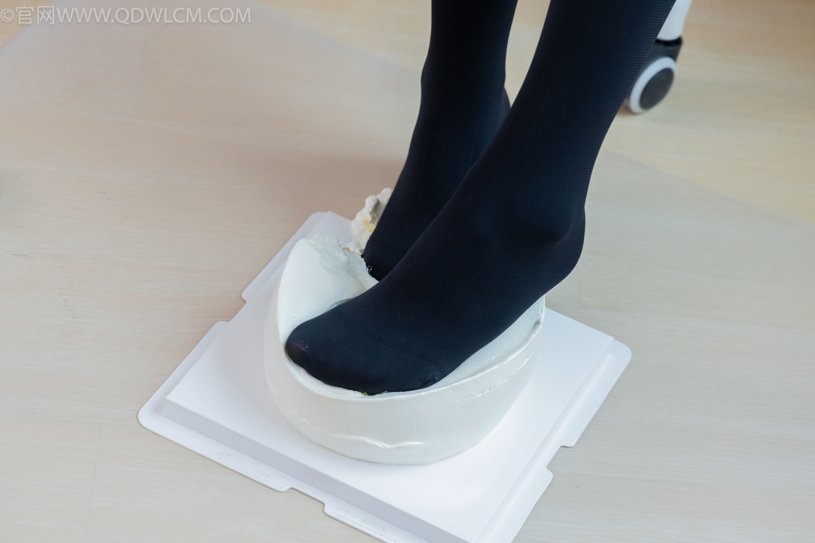 物恋传媒 No.2265 恬恬 -平底鞋、厚黑丝、厚黑丝踩奶油蛋糕剧情/(157P)