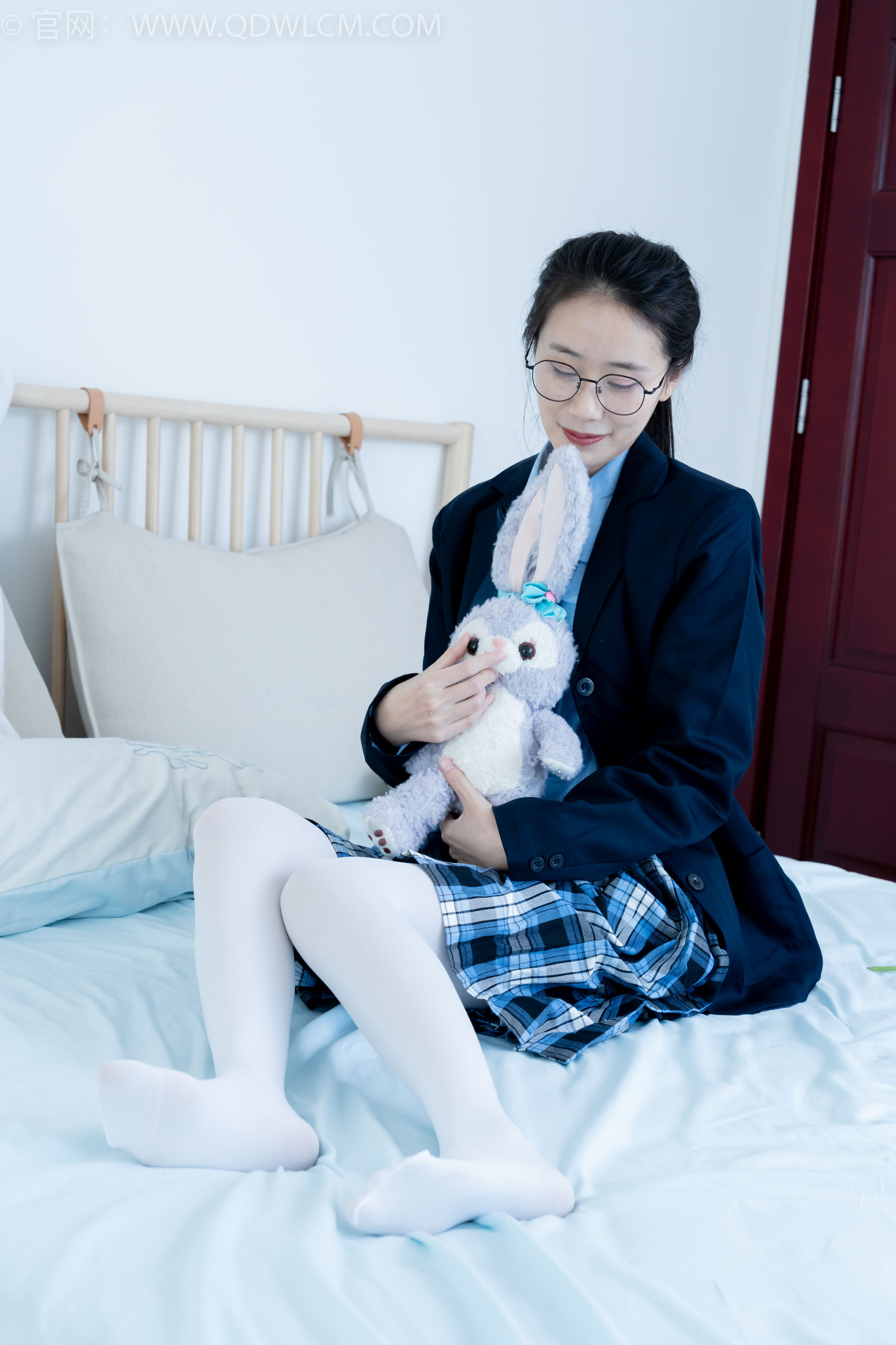 物恋传媒 No.2244 菜菜 -皮鞋、厚白丝、jk制服、皮筋绑脚老头乐挠脚剧情/(160P)