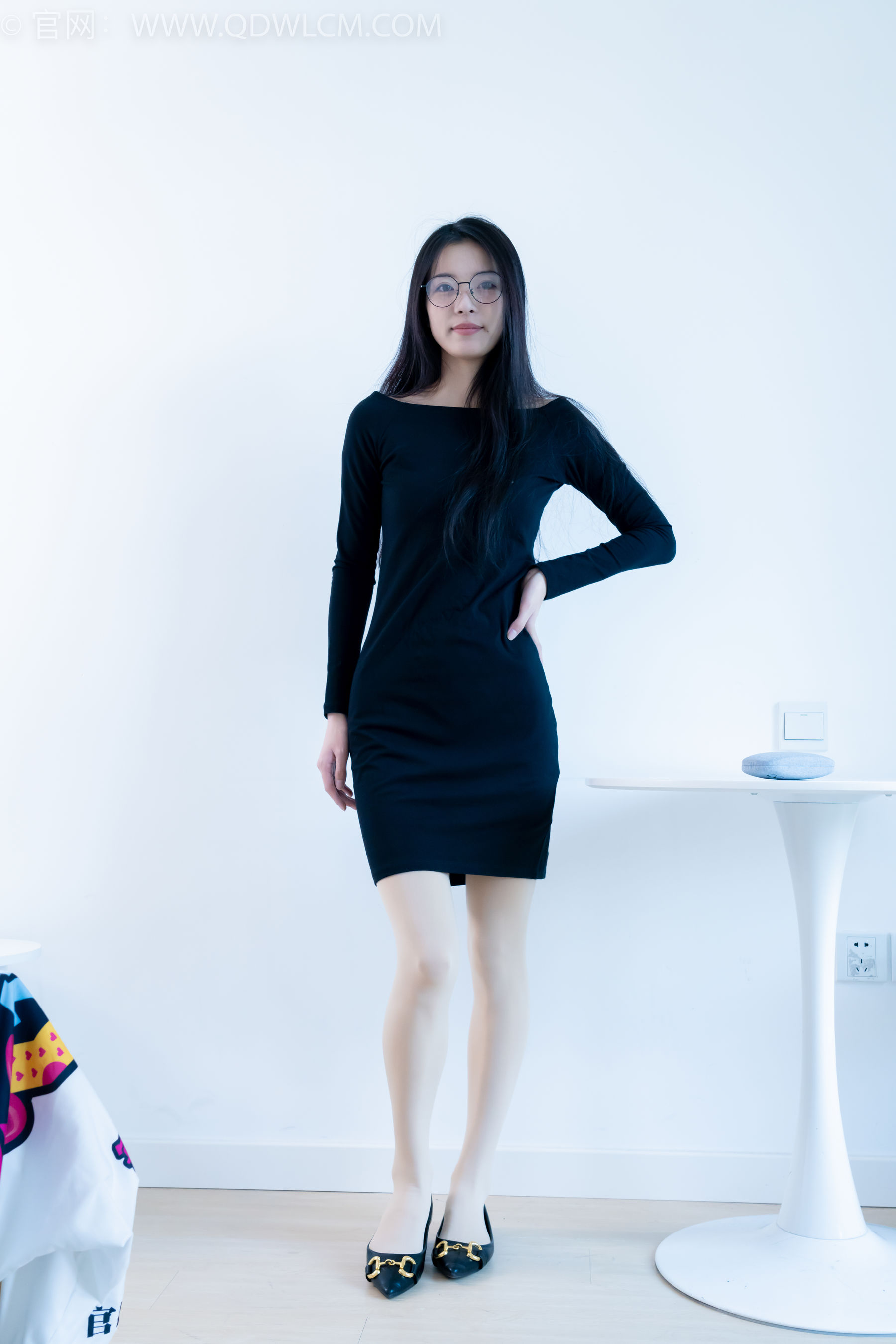 物恋传媒 No.2256 茯苓 -平底鞋、厚肉丝、厚黑丝、皮筋绑脚和挠脚心剧情/(220P)