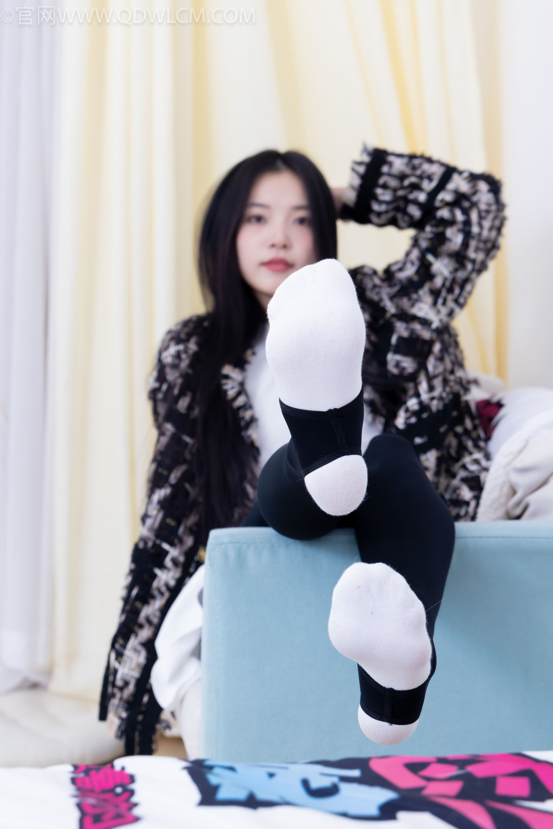 物恋传媒 No.2260 茯苓 -板鞋、黑色踩脚裤、白棉袜/(156P)