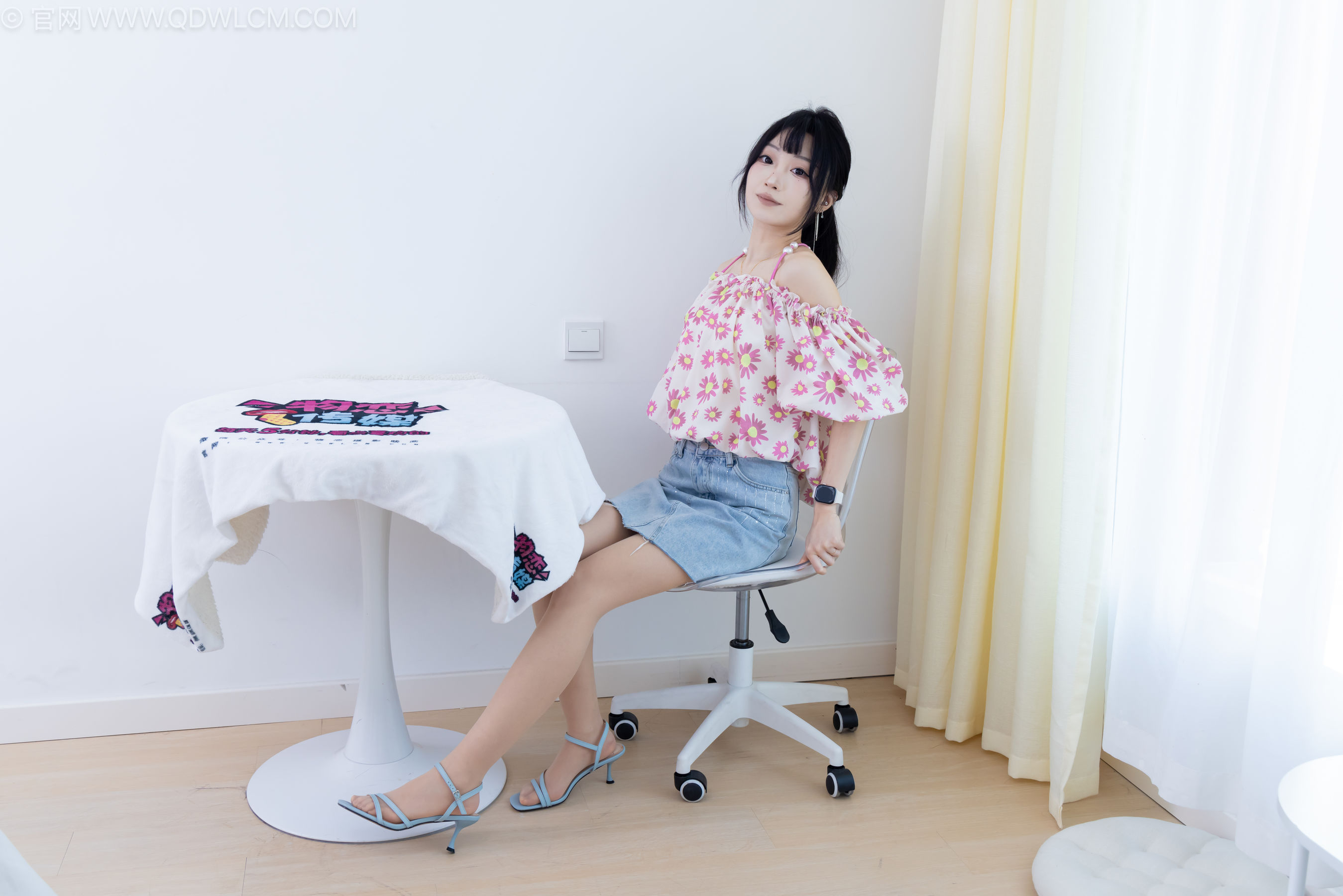 物恋传媒 No.2240 嘟嘟 -三双高跟鞋、薄肉丝、裸足、视频以超近景特写为主/(155P)