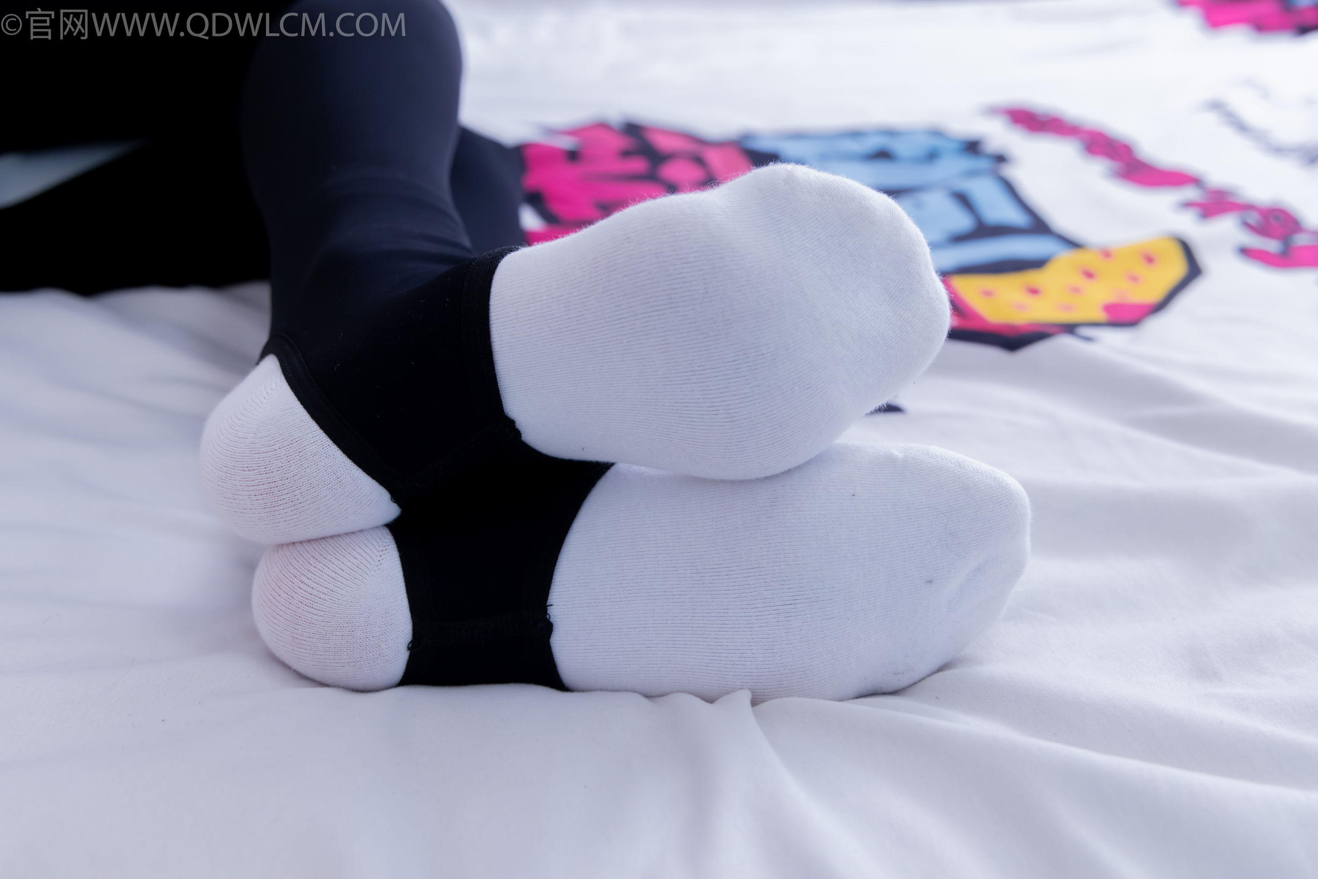 物恋传媒 No.2260 茯苓 -板鞋、黑色踩脚裤、白棉袜/(156P)