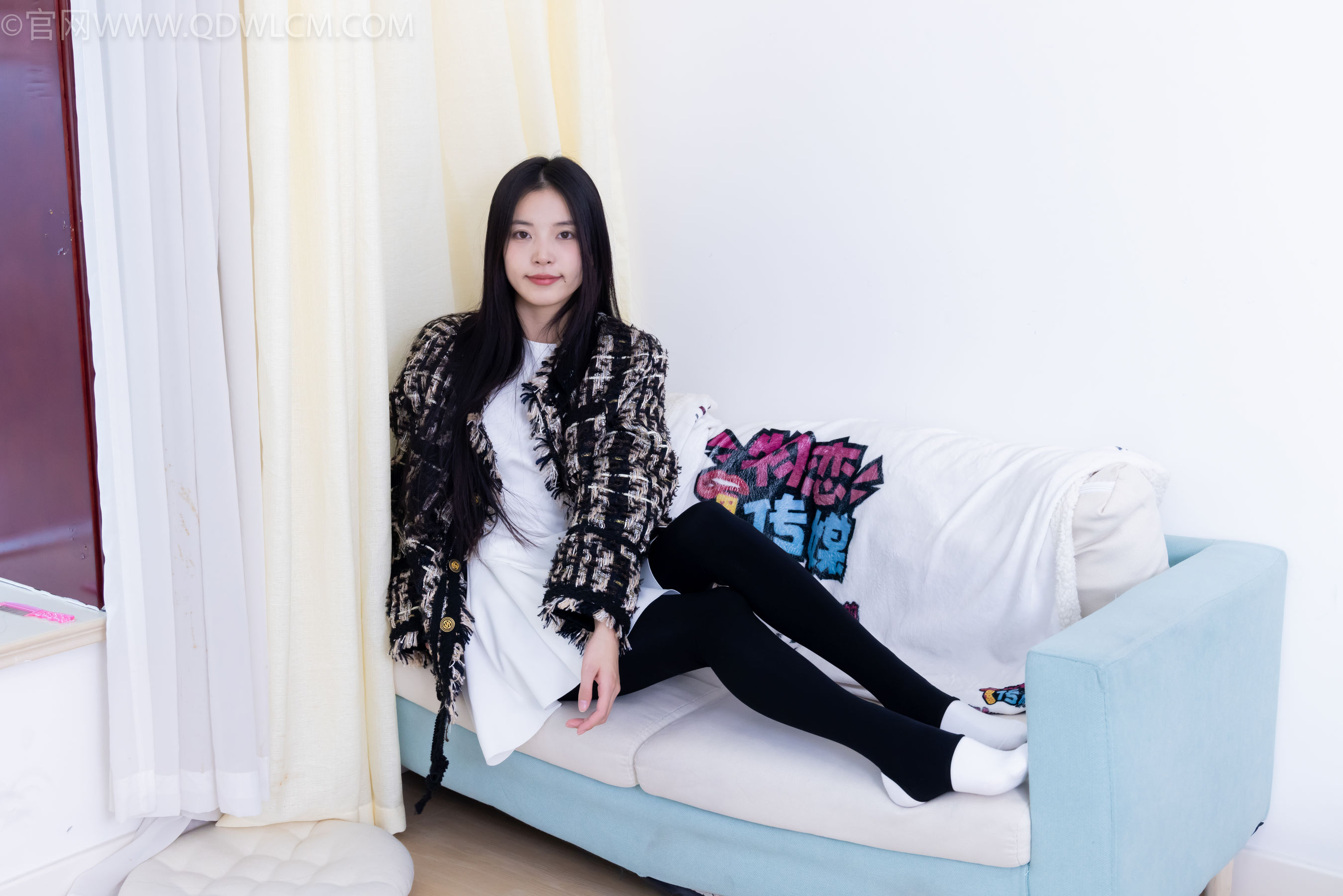 物恋传媒 No.2260 茯苓 -板鞋、黑色踩脚裤、白棉袜/(156P)