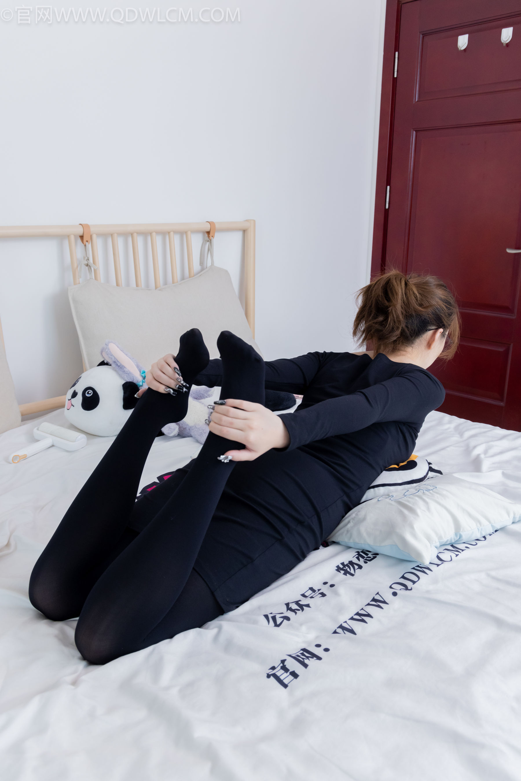 物恋传媒 No.2265 恬恬 -平底鞋、厚黑丝、厚黑丝踩奶油蛋糕剧情/(157P)