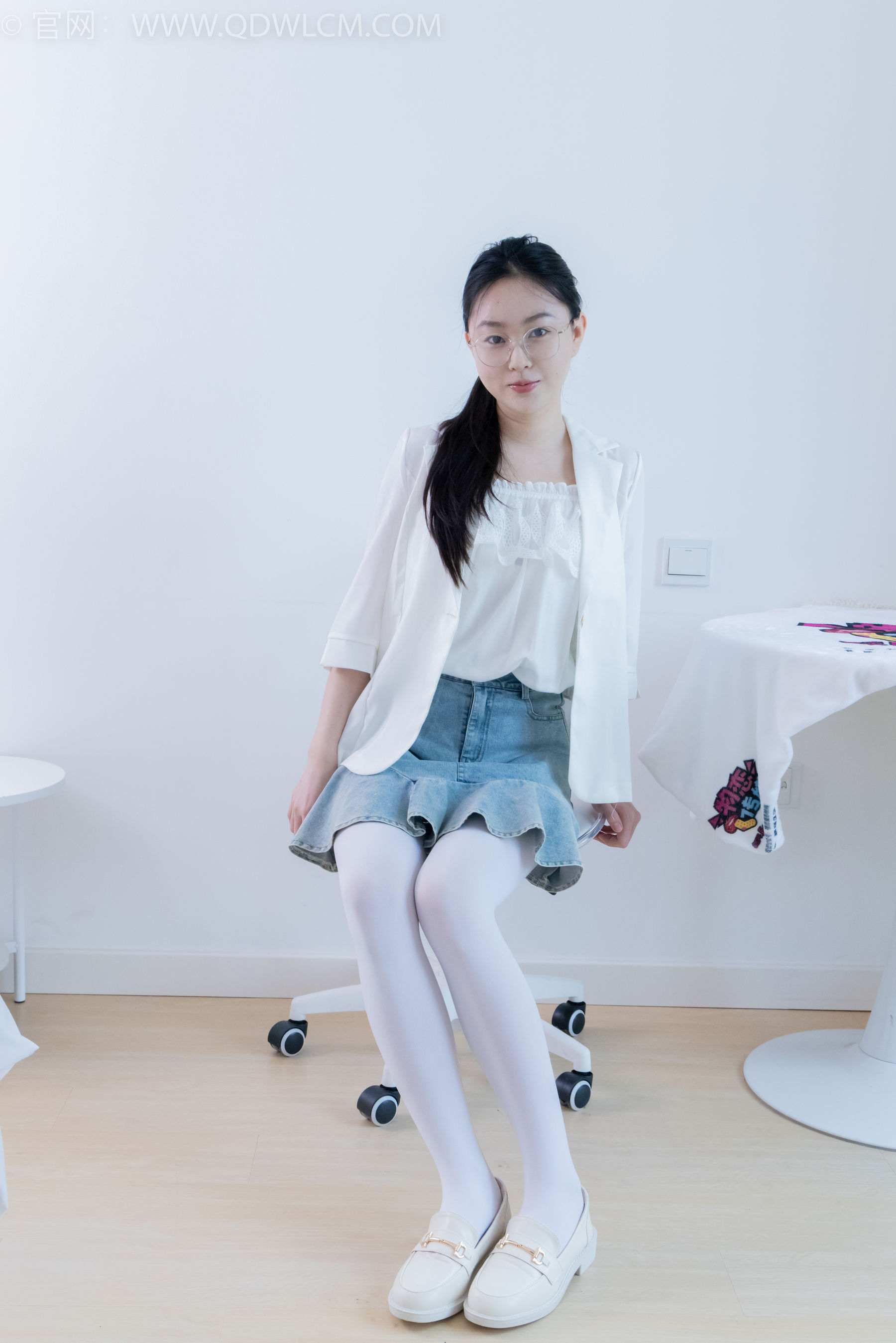 物恋传媒 No.2246 美兔 -皮鞋、厚白丝、皮筋绑脚老头乐挠脚剧情/(150P)
