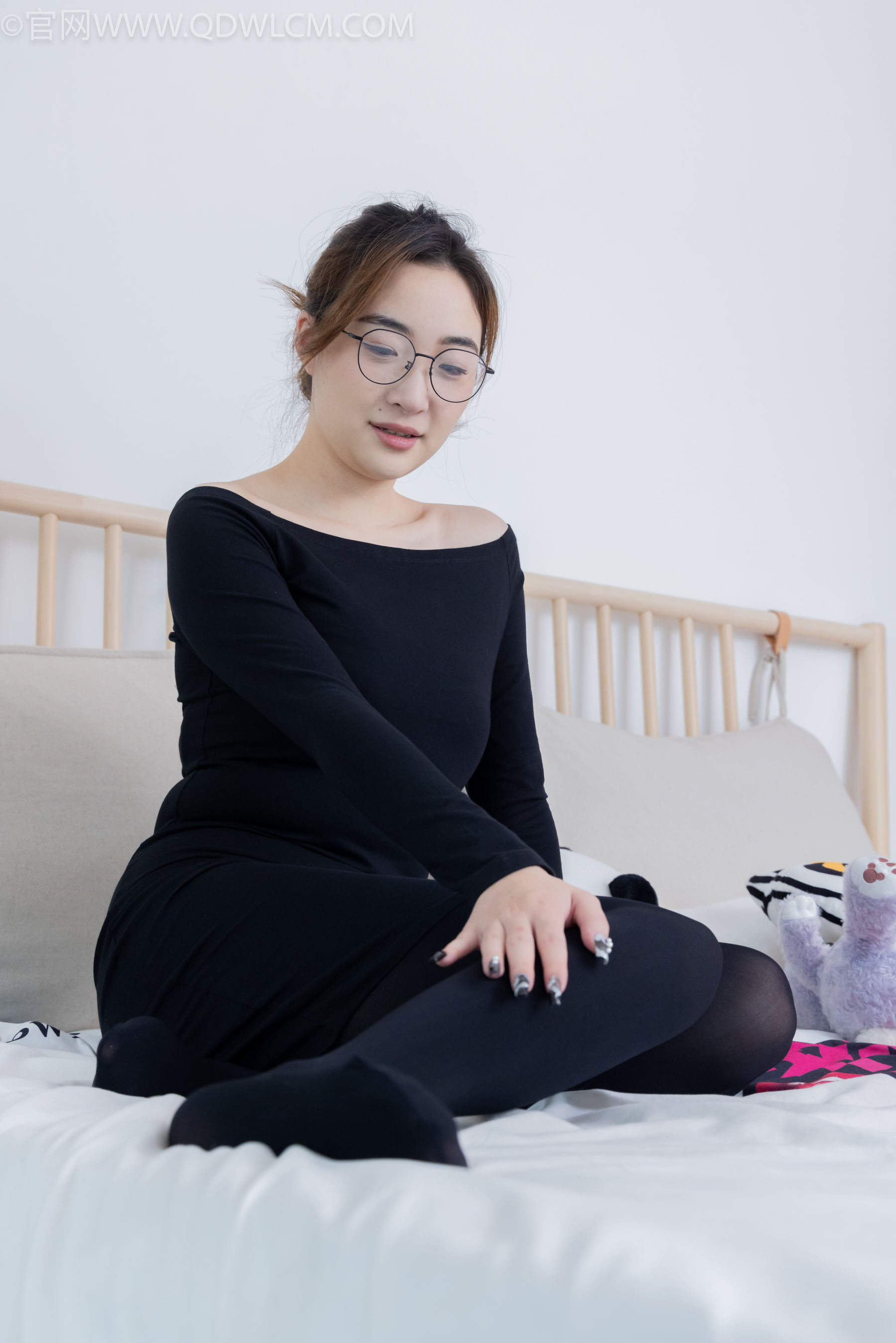 物恋传媒 No.2265 恬恬 -平底鞋、厚黑丝、厚黑丝踩奶油蛋糕剧情/(157P)