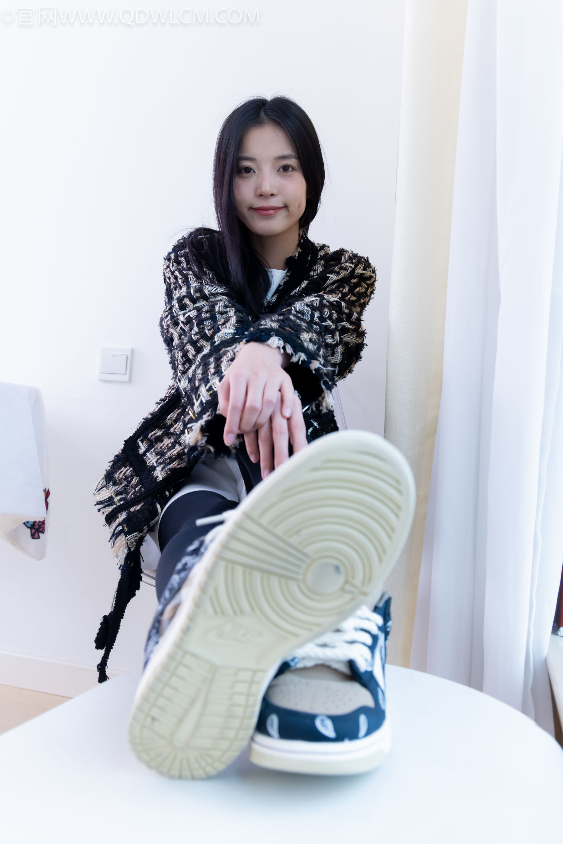 物恋传媒 No.2260 茯苓 -板鞋、黑色踩脚裤、白棉袜/(156P)