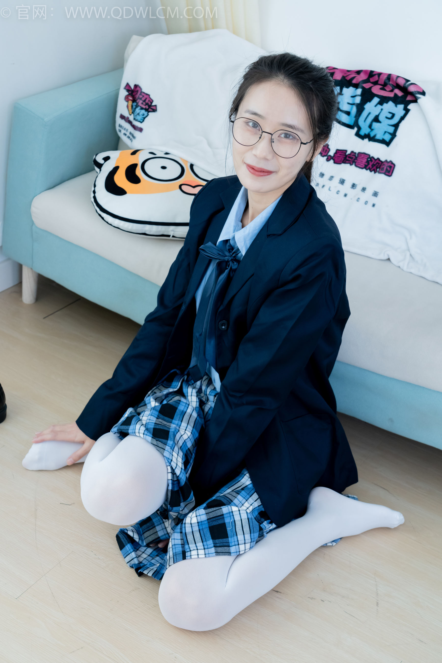 物恋传媒 No.2244 菜菜 -皮鞋、厚白丝、jk制服、皮筋绑脚老头乐挠脚剧情/(160P)