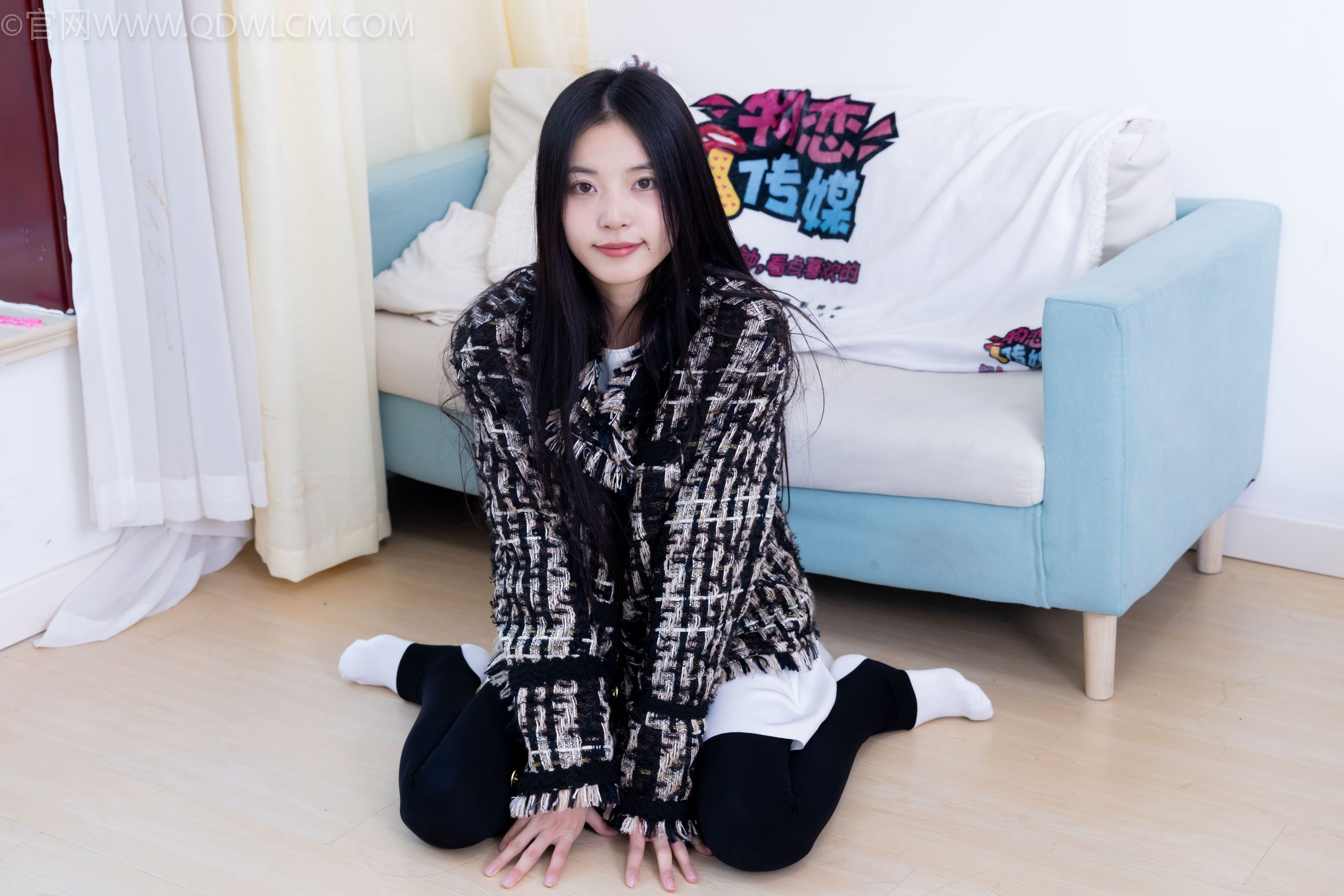 物恋传媒 No.2260 茯苓 -板鞋、黑色踩脚裤、白棉袜/(156P)