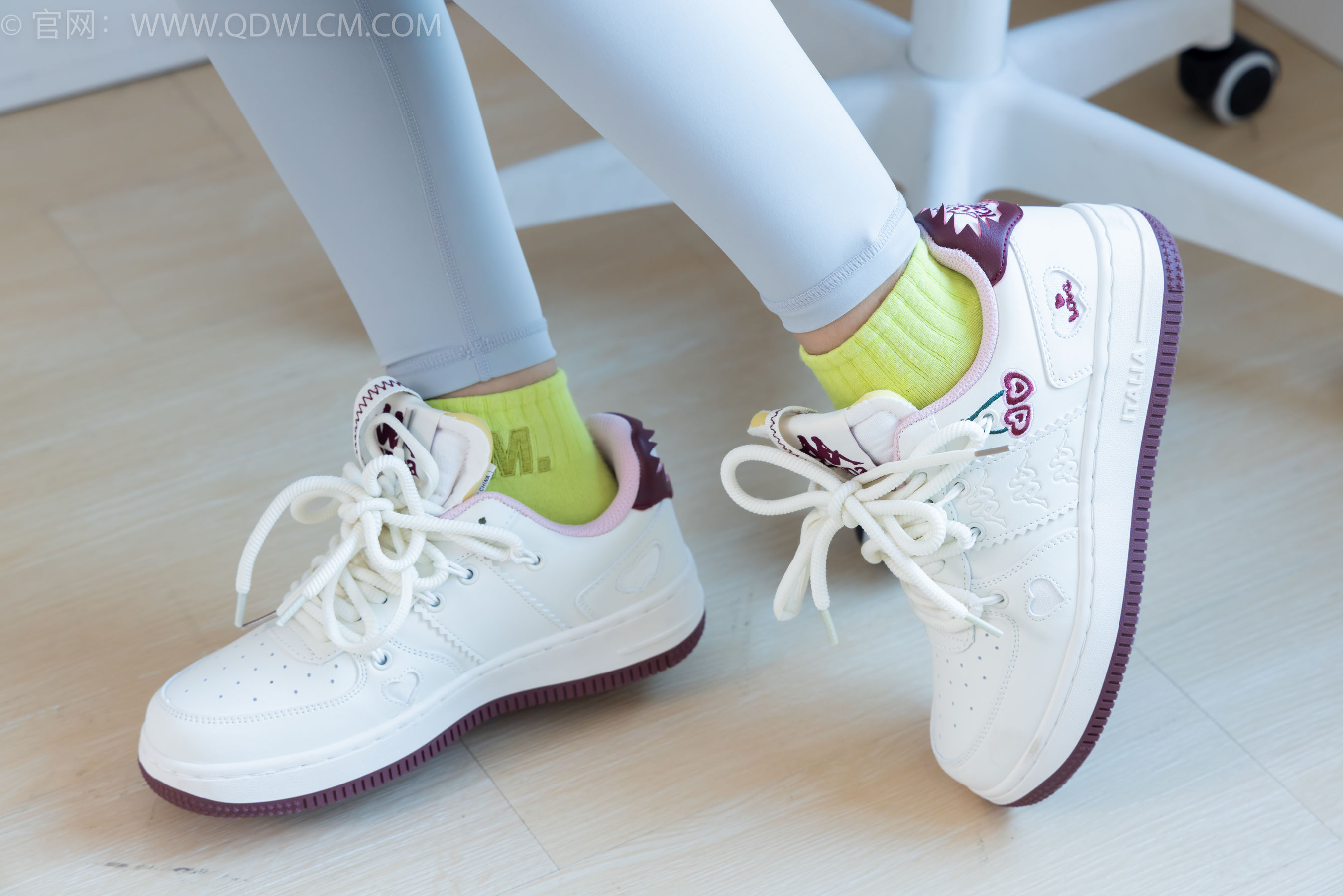 物恋传媒 No.2254 岚岚 -瑜伽裤、板鞋、两双棉袜/(160P)