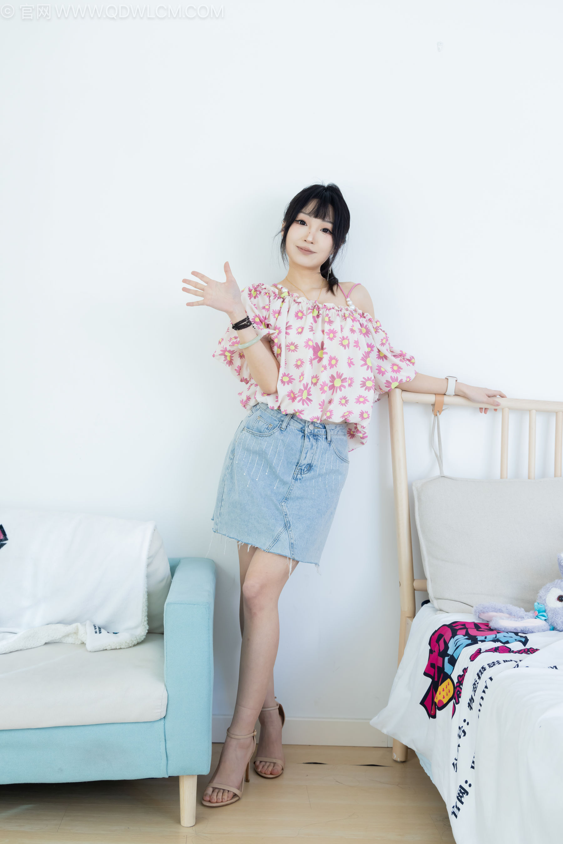 物恋传媒 No.2240 嘟嘟 -三双高跟鞋、薄肉丝、裸足、视频以超近景特写为主/(155P)