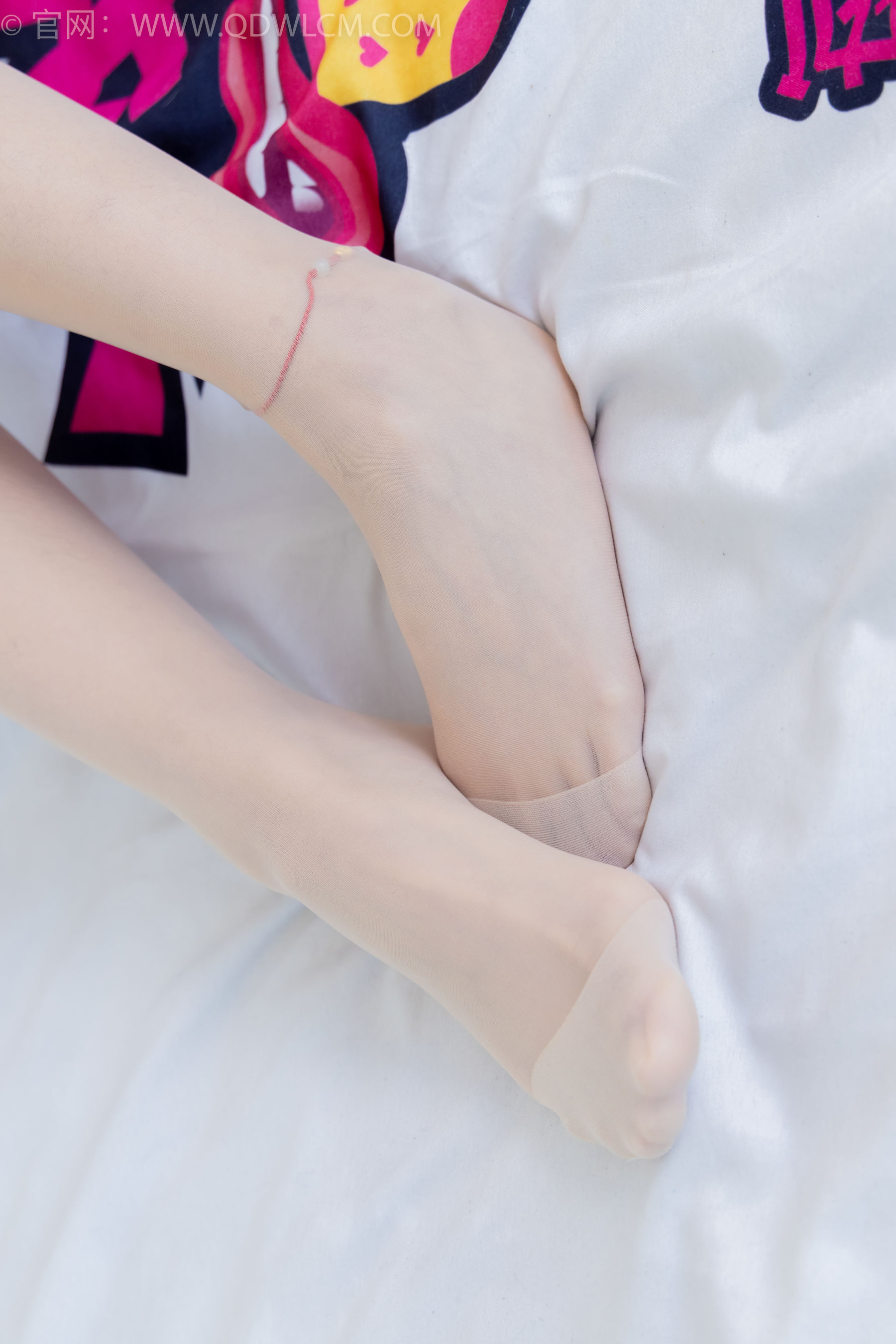 物恋传媒 No.2250 岚岚 -板鞋、白棉袜、薄肉丝、老头乐挠脚剧情/(150P)