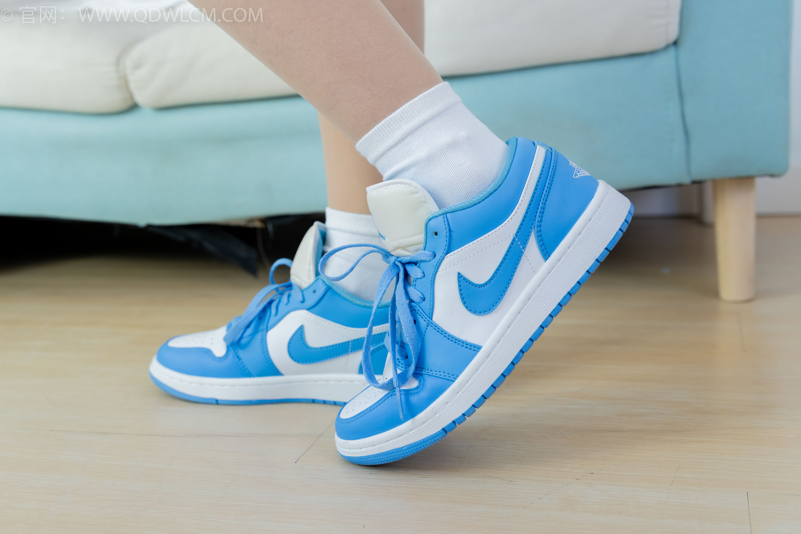 物恋传媒 No.2250 岚岚 -板鞋、白棉袜、薄肉丝、老头乐挠脚剧情/(150P)