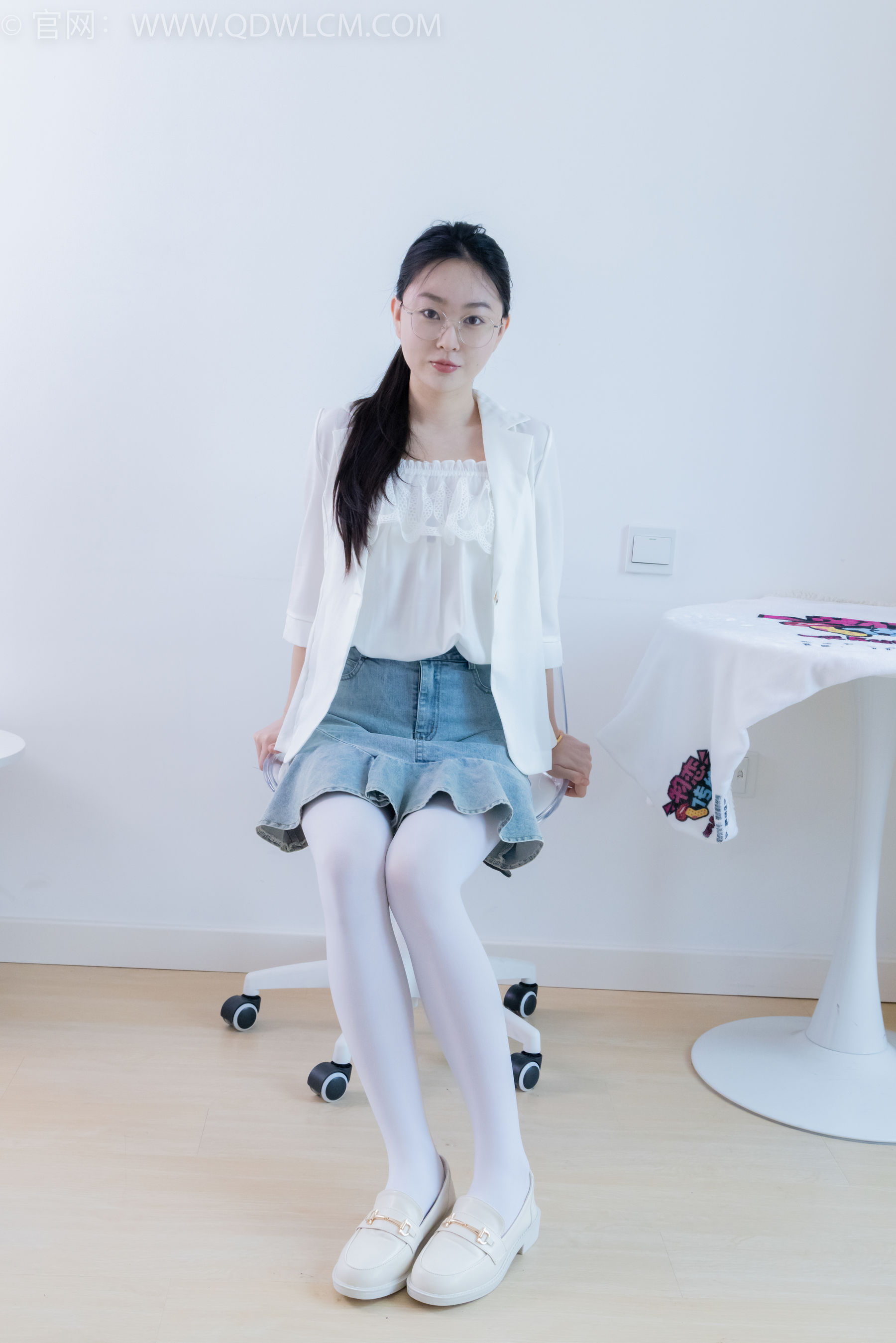 物恋传媒 No.2246 美兔 -皮鞋、厚白丝、皮筋绑脚老头乐挠脚剧情/(150P)