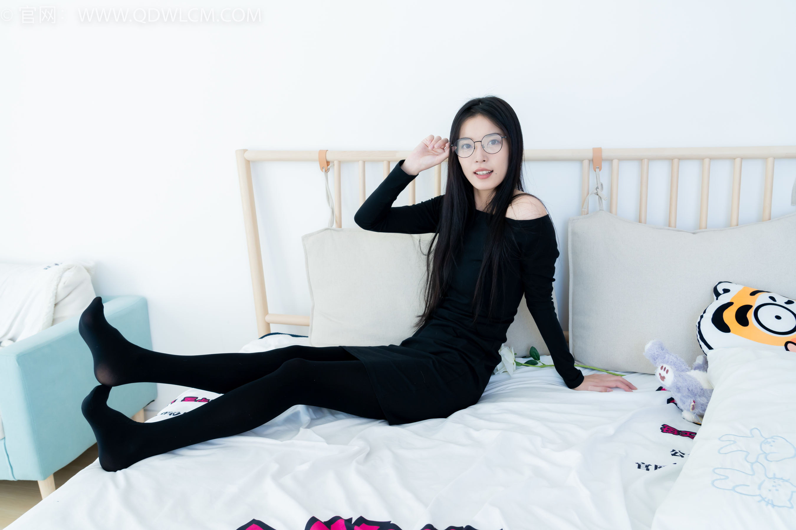 物恋传媒 No.2256 茯苓 -平底鞋、厚肉丝、厚黑丝、皮筋绑脚和挠脚心剧情/(220P)