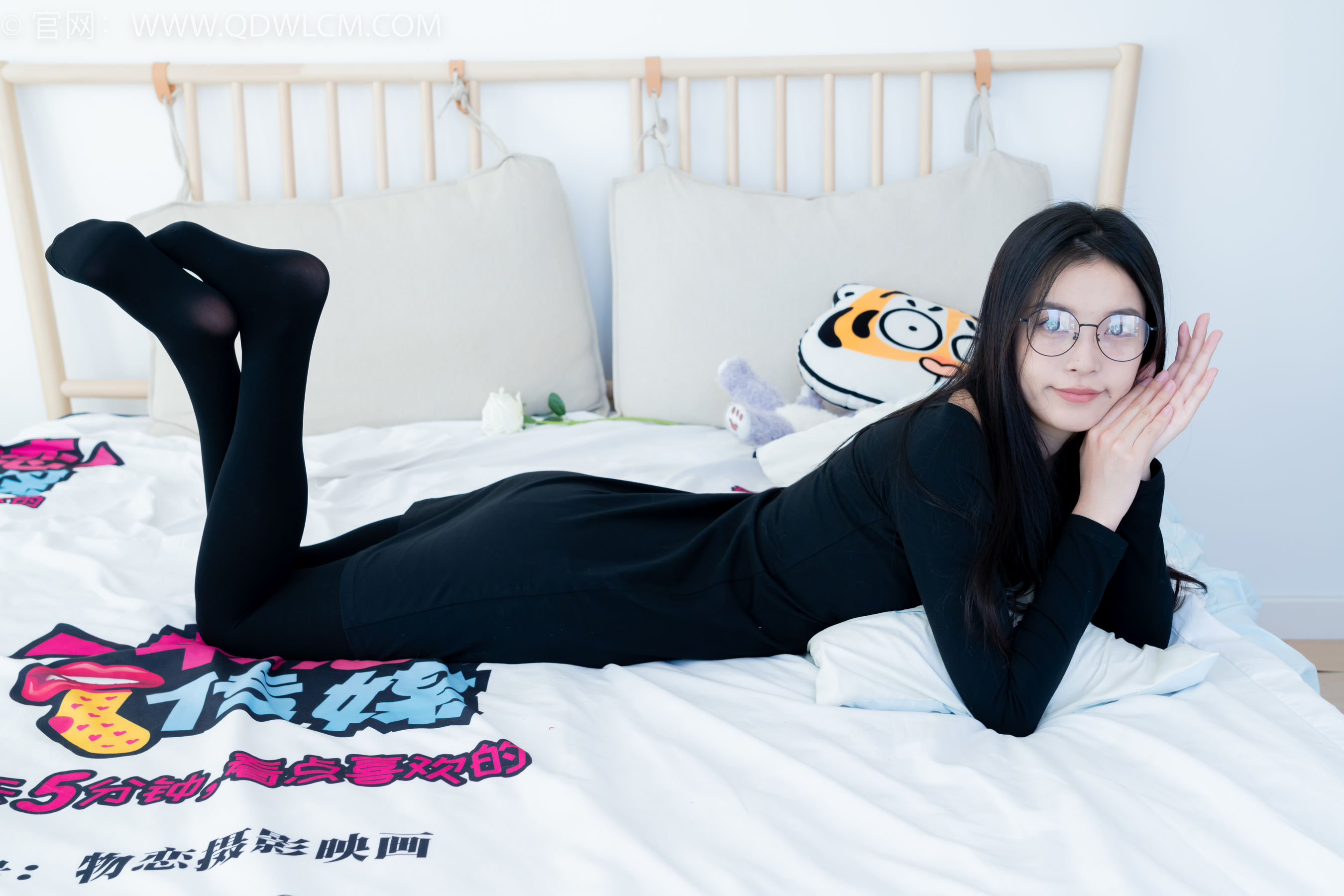 物恋传媒 No.2256 茯苓 -平底鞋、厚肉丝、厚黑丝、皮筋绑脚和挠脚心剧情/(220P)