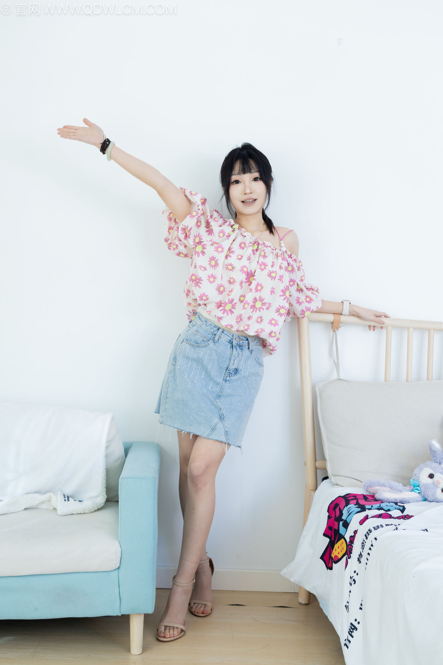 物恋传媒 No.2240 嘟嘟 -三双高跟鞋、薄肉丝、裸足、视频以超近景特写为主/(155P)