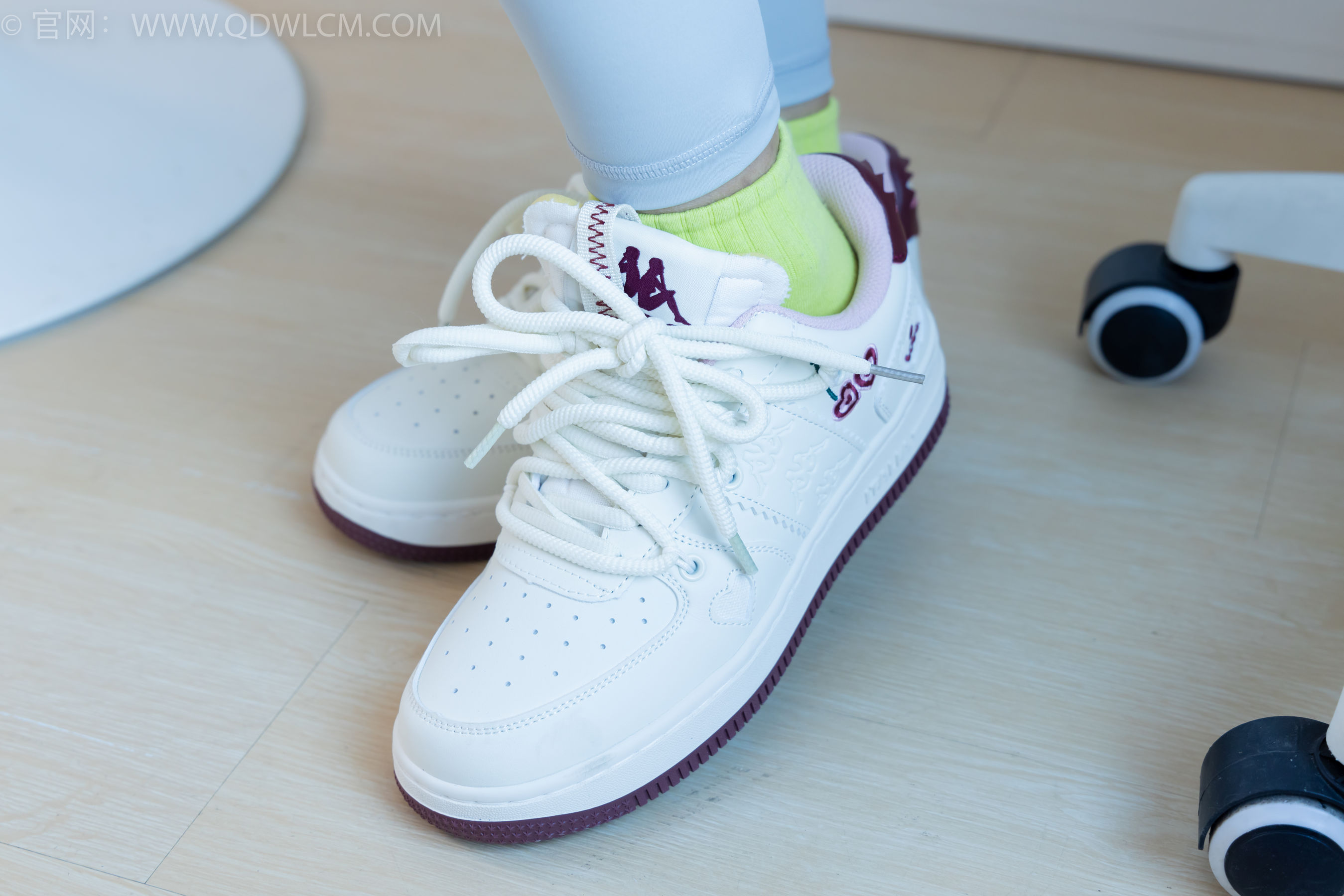 物恋传媒 No.2254 岚岚 -瑜伽裤、板鞋、两双棉袜/(160P)