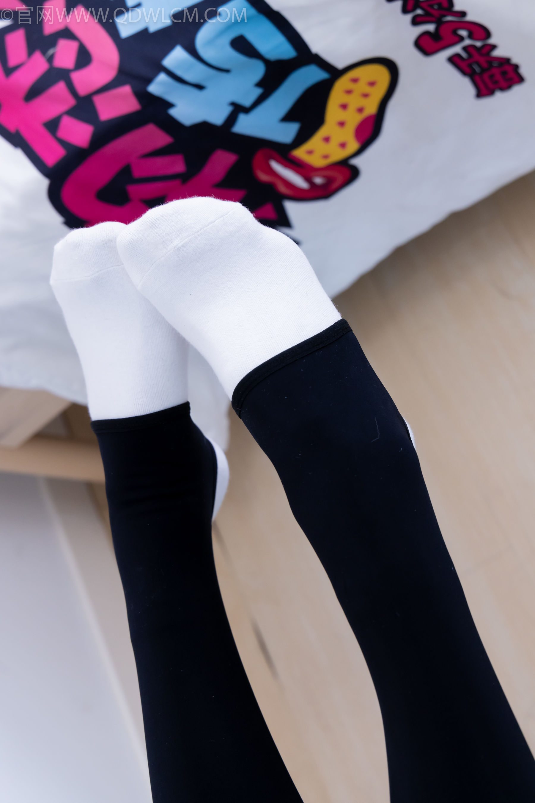 物恋传媒 No.2260 茯苓 -板鞋、黑色踩脚裤、白棉袜/(156P)