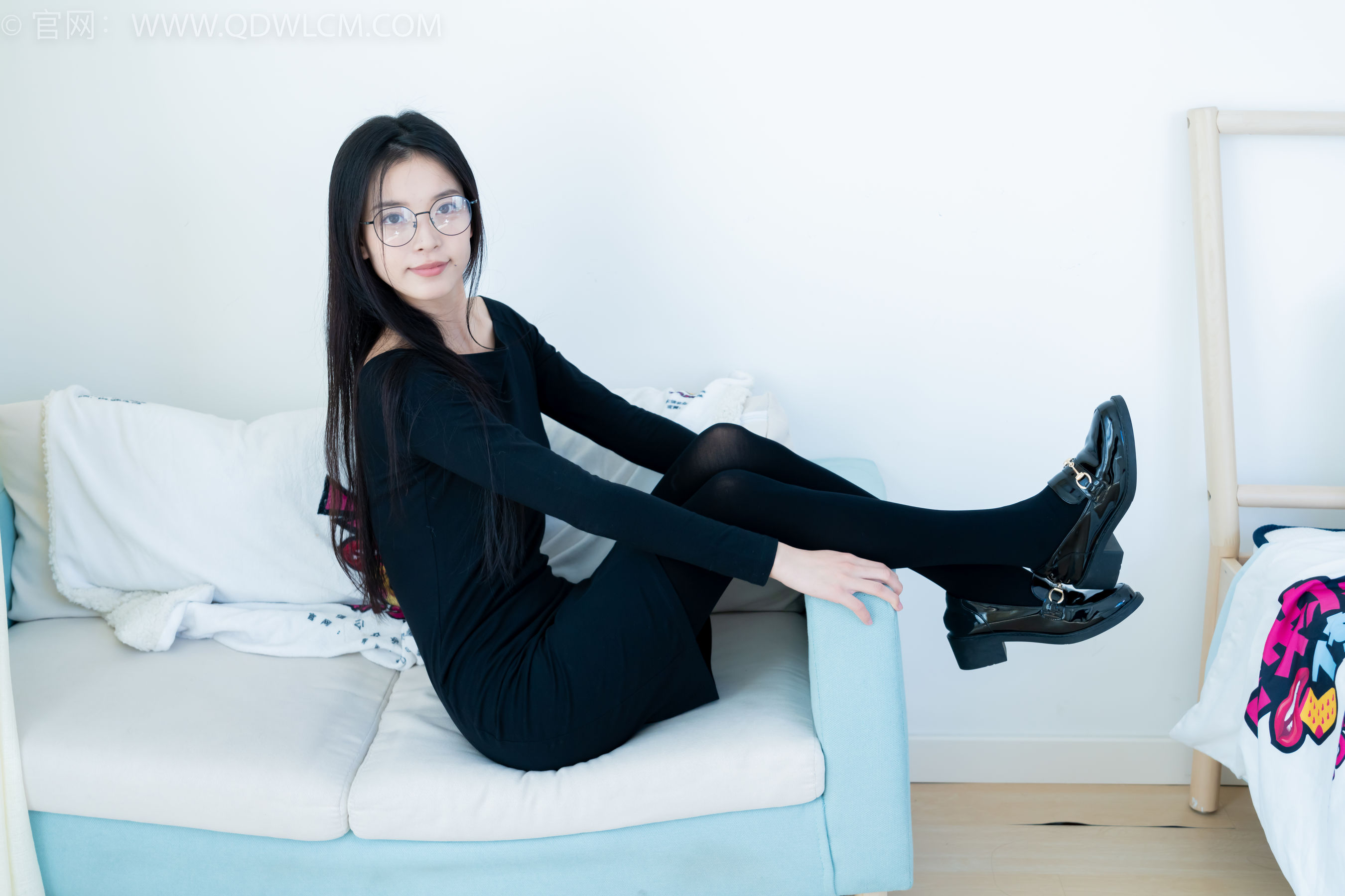 物恋传媒 No.2256 茯苓 -平底鞋、厚肉丝、厚黑丝、皮筋绑脚和挠脚心剧情/(220P)