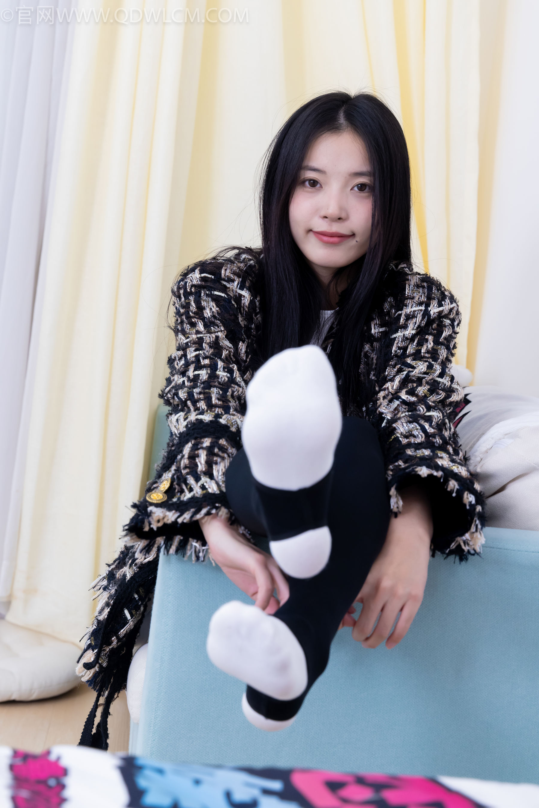 物恋传媒 No.2260 茯苓 -板鞋、黑色踩脚裤、白棉袜/(156P)