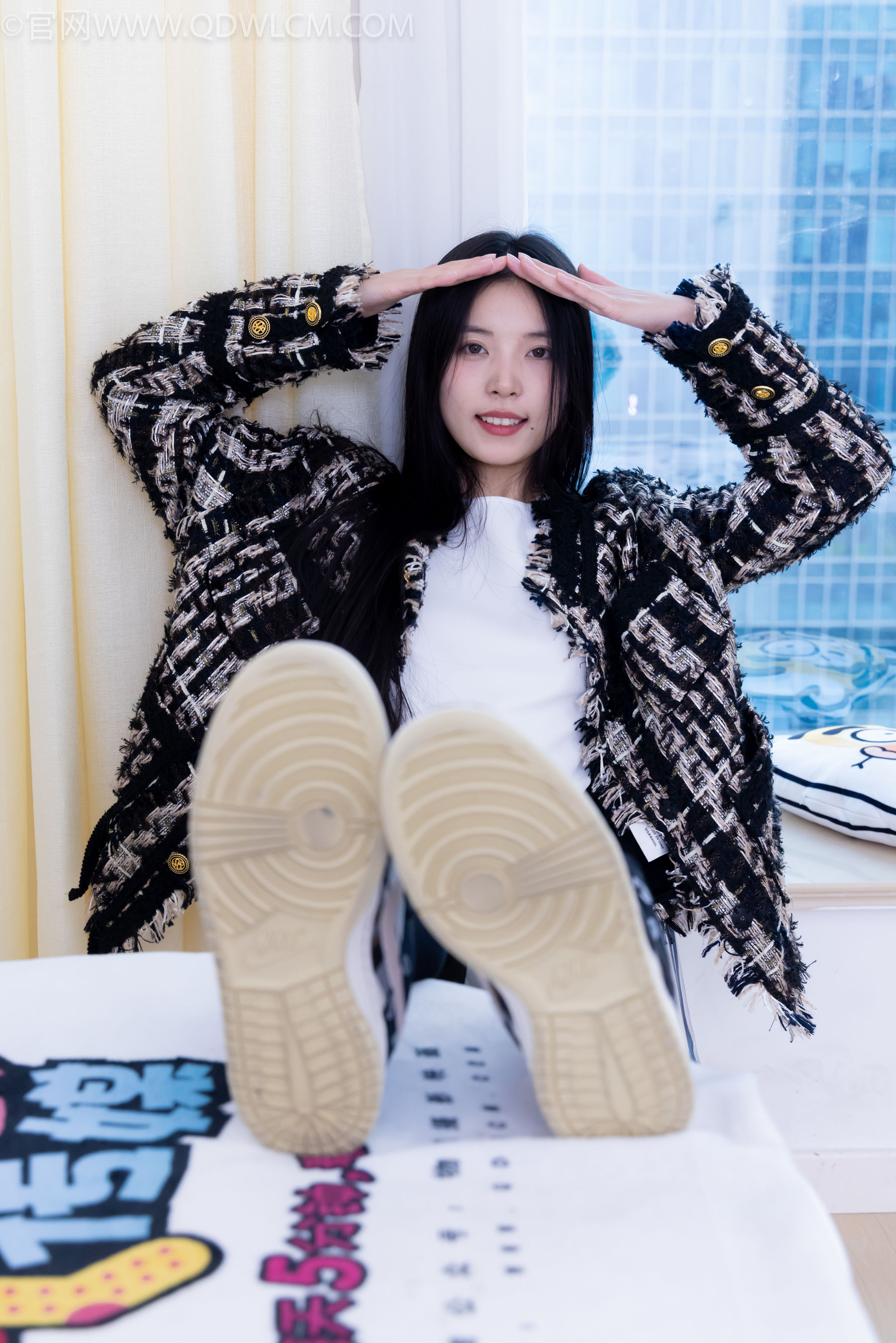 物恋传媒 No.2260 茯苓 -板鞋、黑色踩脚裤、白棉袜/(156P)