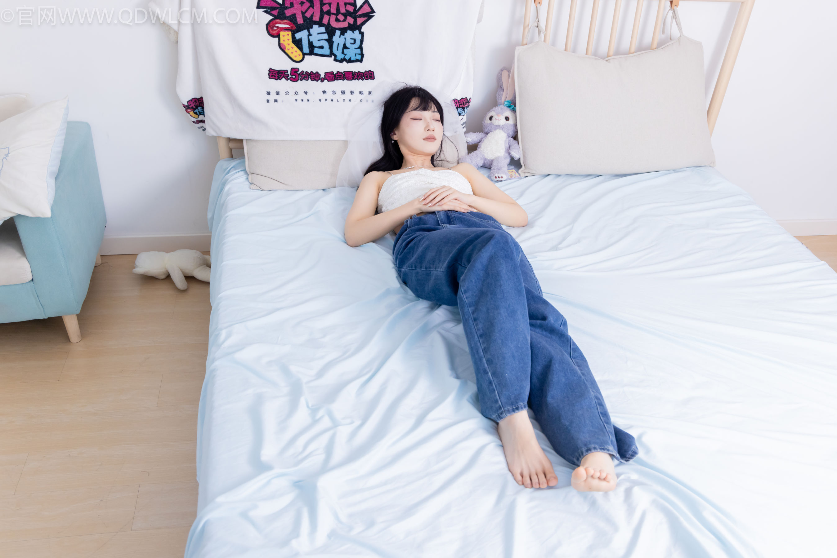 物恋传媒 No.2258 嘟嘟 -板鞋、白棉袜、裸足/(161P)