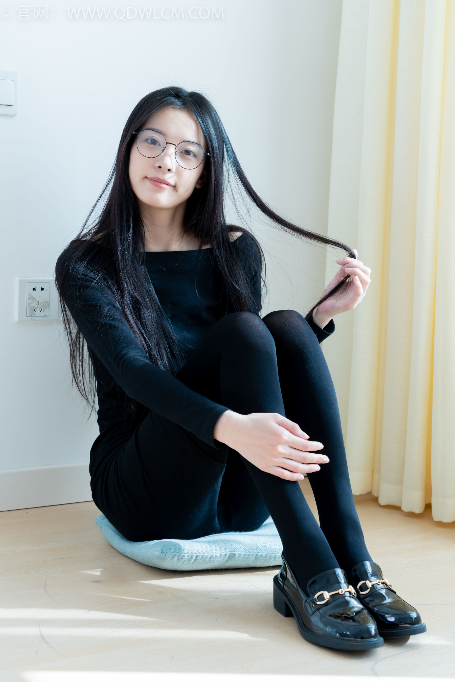 物恋传媒 No.2256 茯苓 -平底鞋、厚肉丝、厚黑丝、皮筋绑脚和挠脚心剧情/(220P)