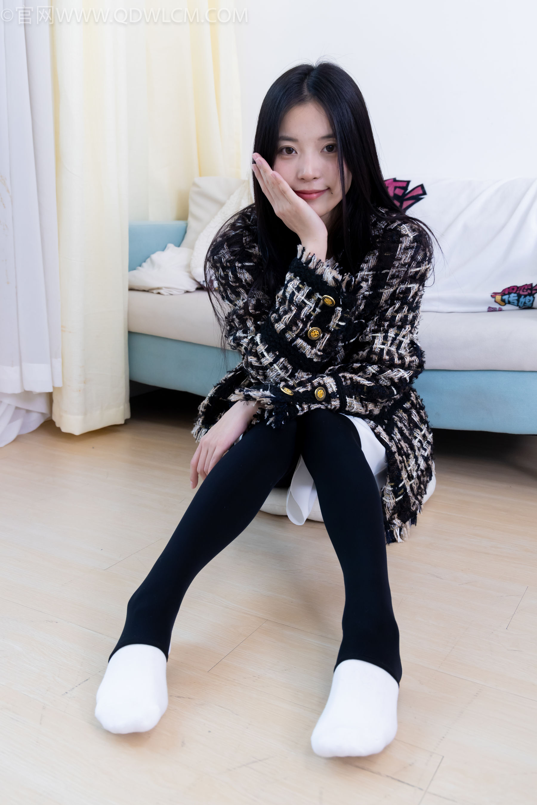 物恋传媒 No.2260 茯苓 -板鞋、黑色踩脚裤、白棉袜/(156P)