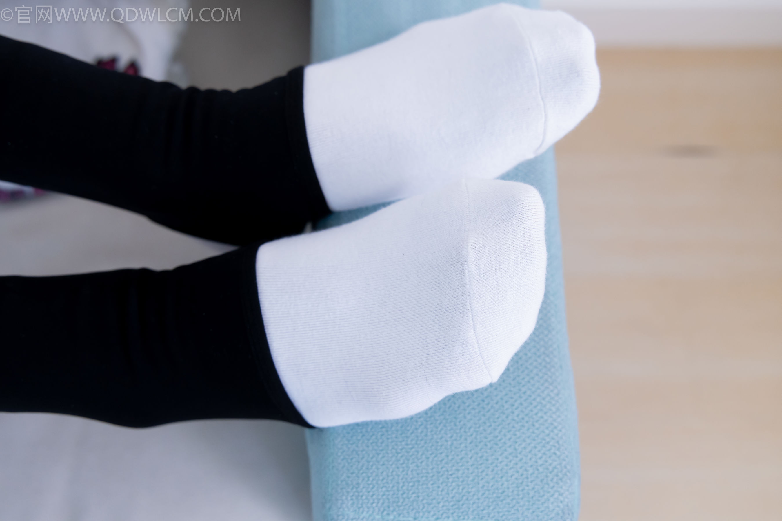 物恋传媒 No.2260 茯苓 -板鞋、黑色踩脚裤、白棉袜/(156P)