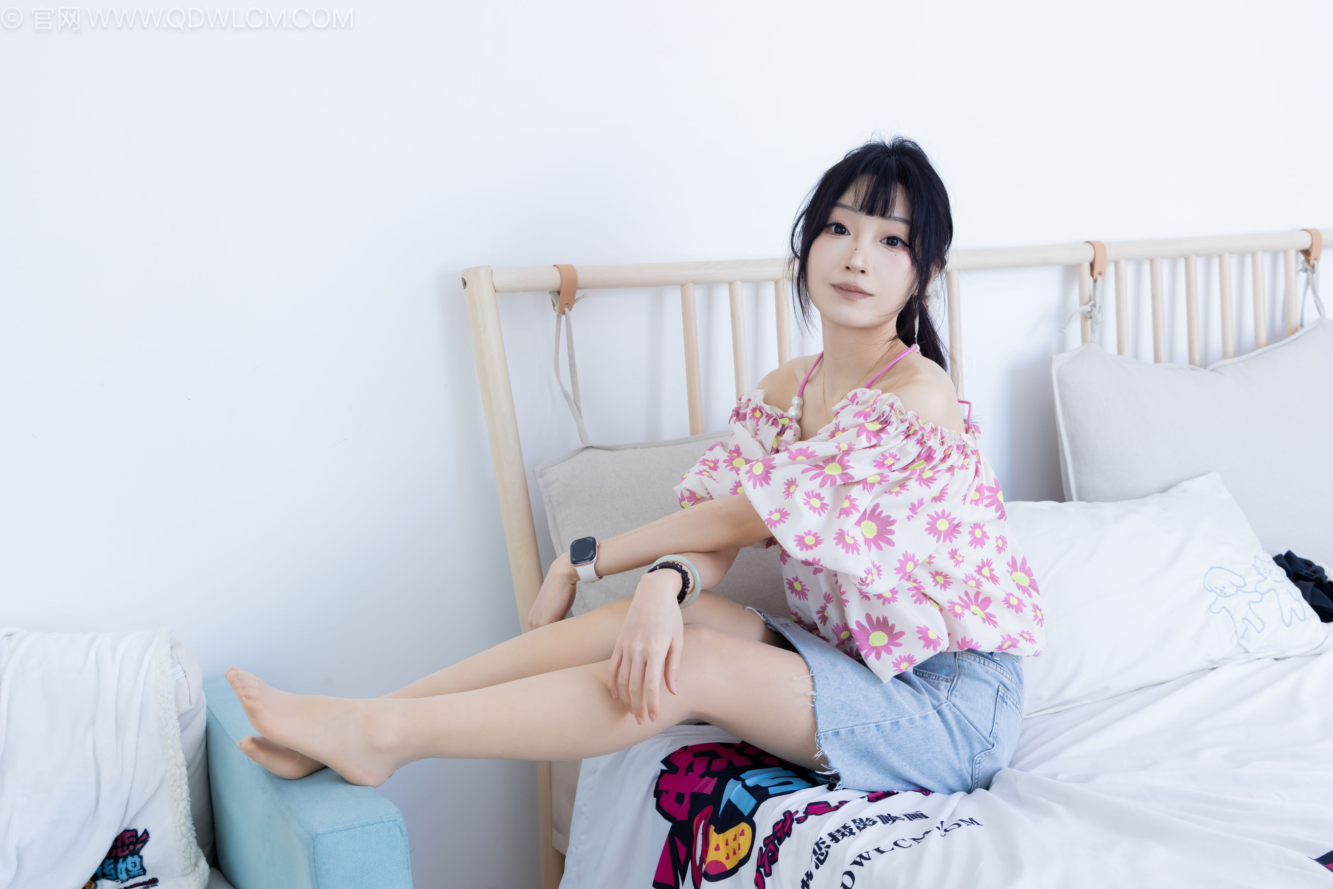 物恋传媒 No.2240 嘟嘟 -三双高跟鞋、薄肉丝、裸足、视频以超近景特写为主/(155P)