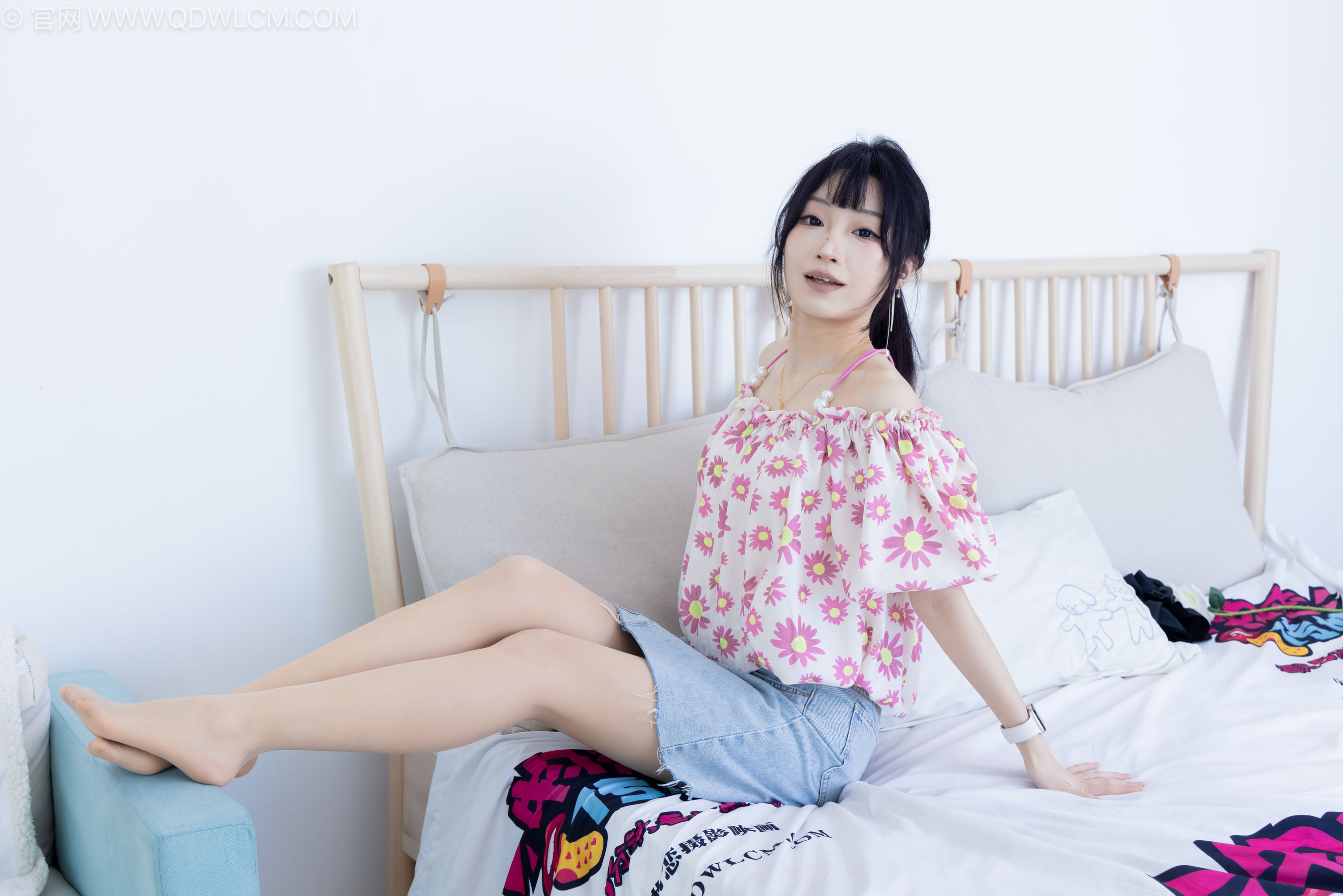 物恋传媒 No.2240 嘟嘟 -三双高跟鞋、薄肉丝、裸足、视频以超近景特写为主/(155P)