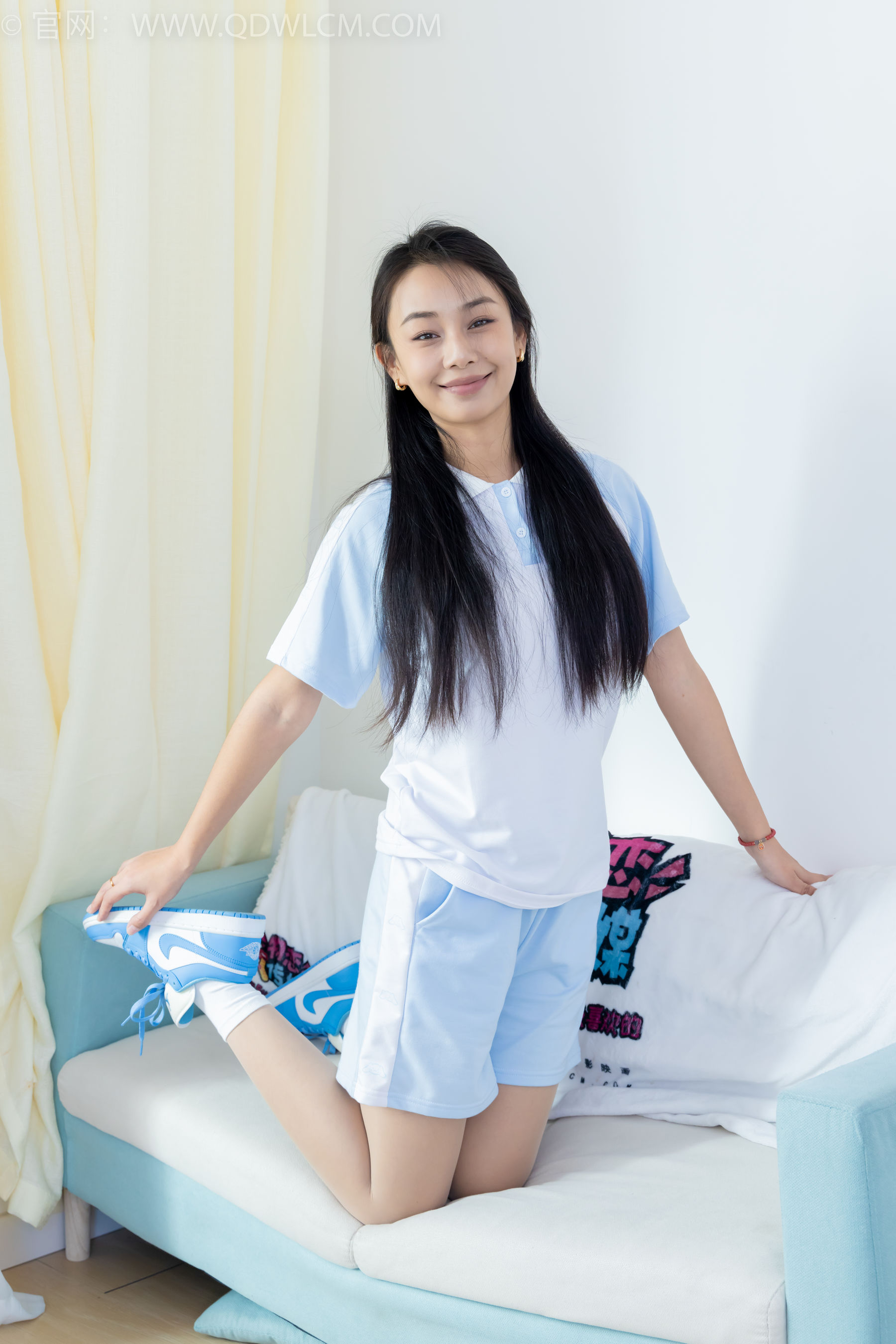 物恋传媒 No.2250 岚岚 -板鞋、白棉袜、薄肉丝、老头乐挠脚剧情/(150P)