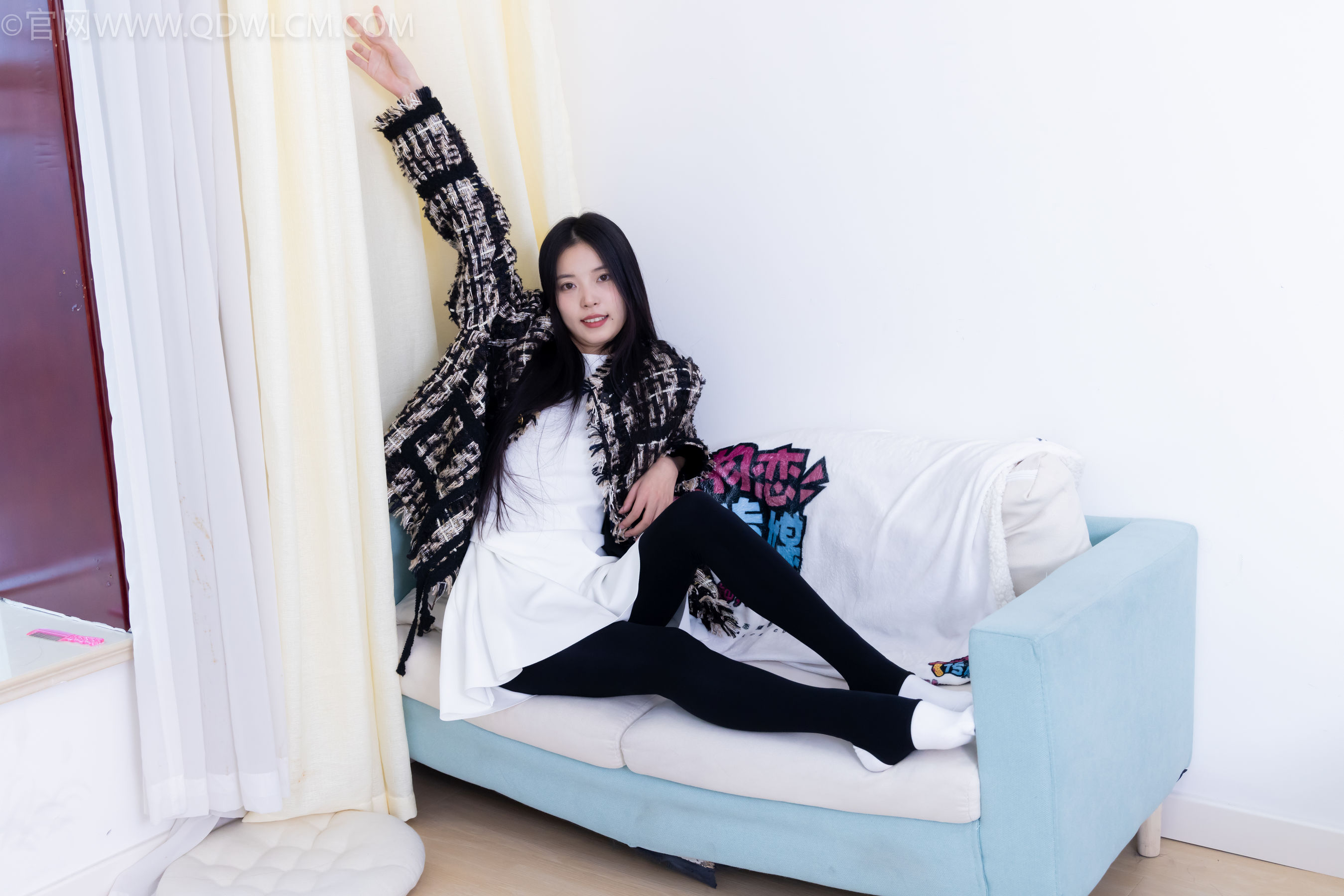 物恋传媒 No.2260 茯苓 -板鞋、黑色踩脚裤、白棉袜/(156P)